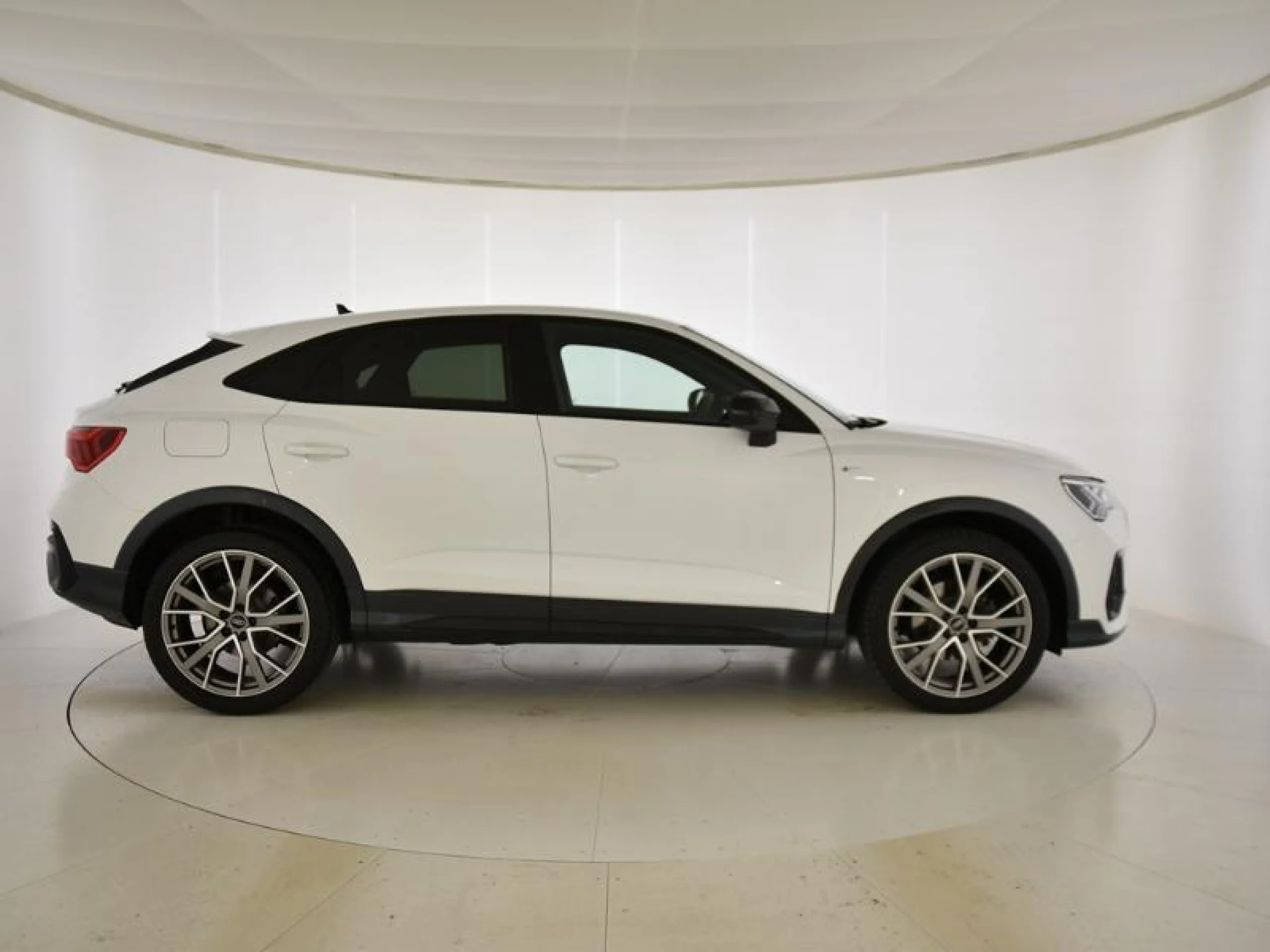 AUDI Q3 SPORTBACK 35 TFSI 110KW(150CV) S TRONIC BLACK LINE - Foto 3