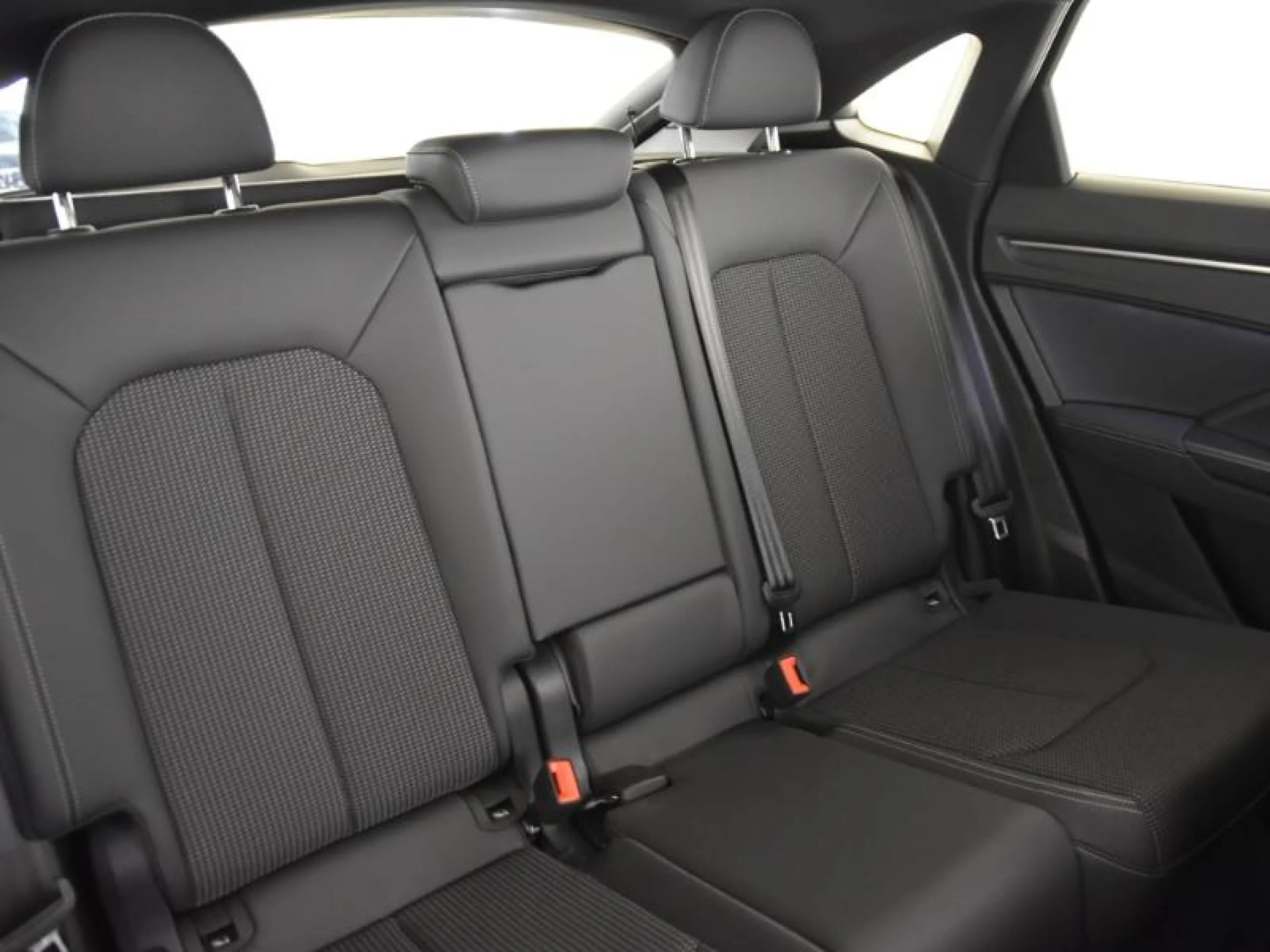 AUDI Q3 SPORTBACK 35 TFSI 110KW(150CV) S TRONIC BLACK LINE - Foto 6