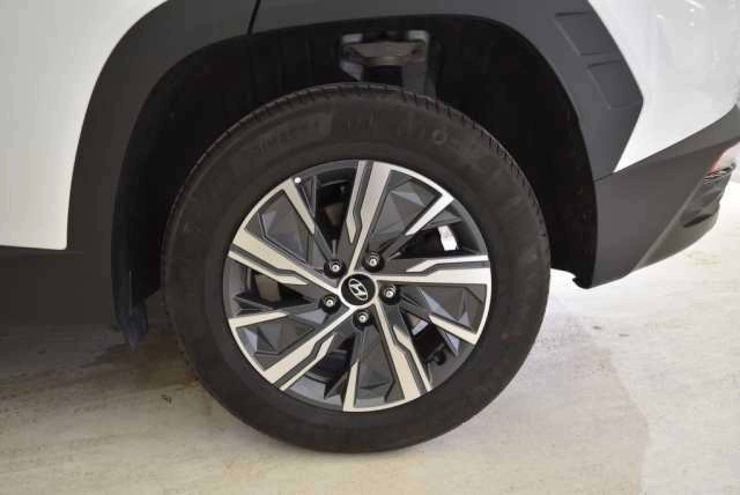 HYUNDAI TUCSON 1.6 CRDI 100KW (136CV) 48V MAXX DCT 4X4 - Foto 4