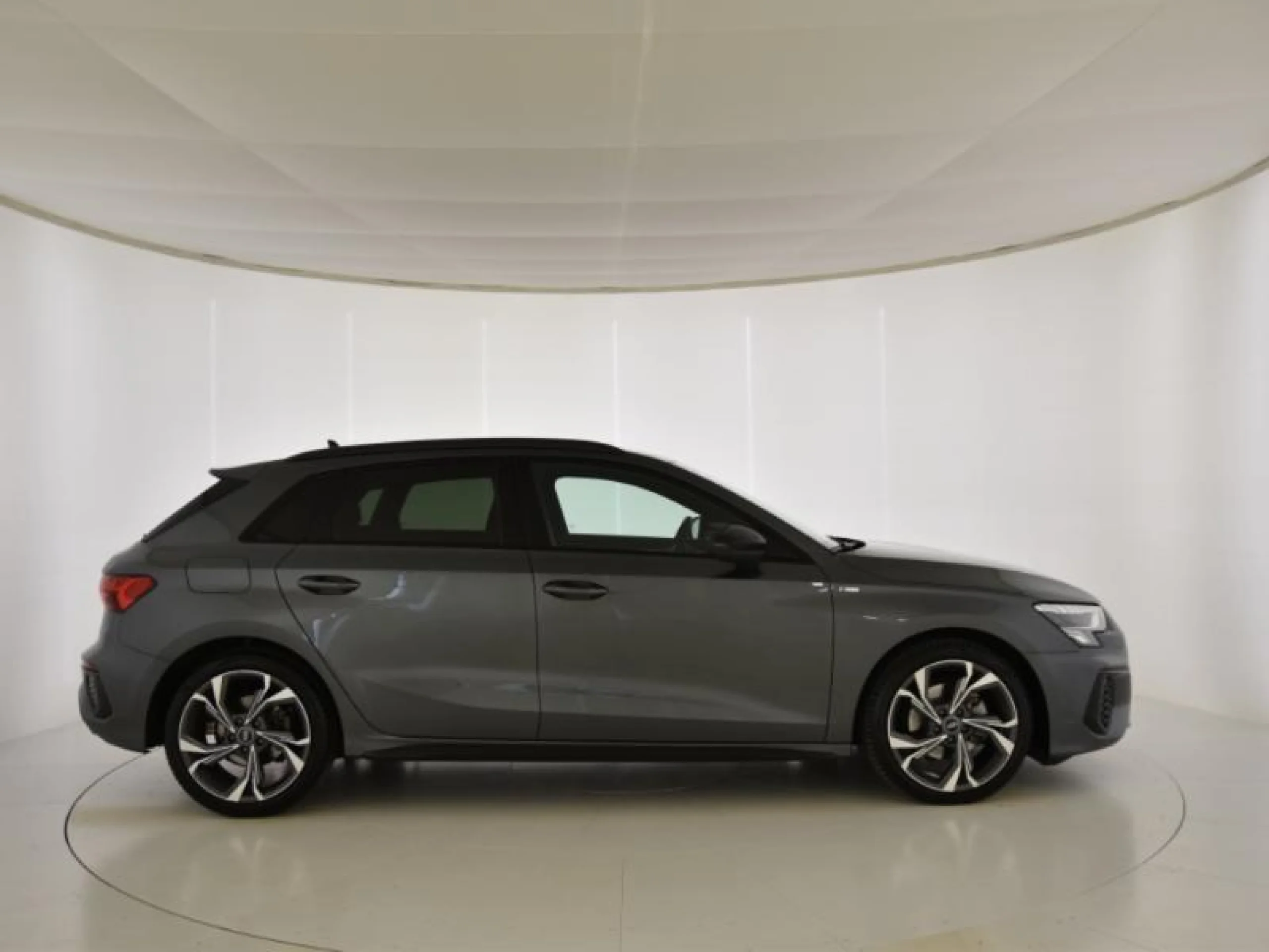 AUDI A3 SPORTBACK BLACK LINE 35 TDI 110KW S TRON - Foto 3