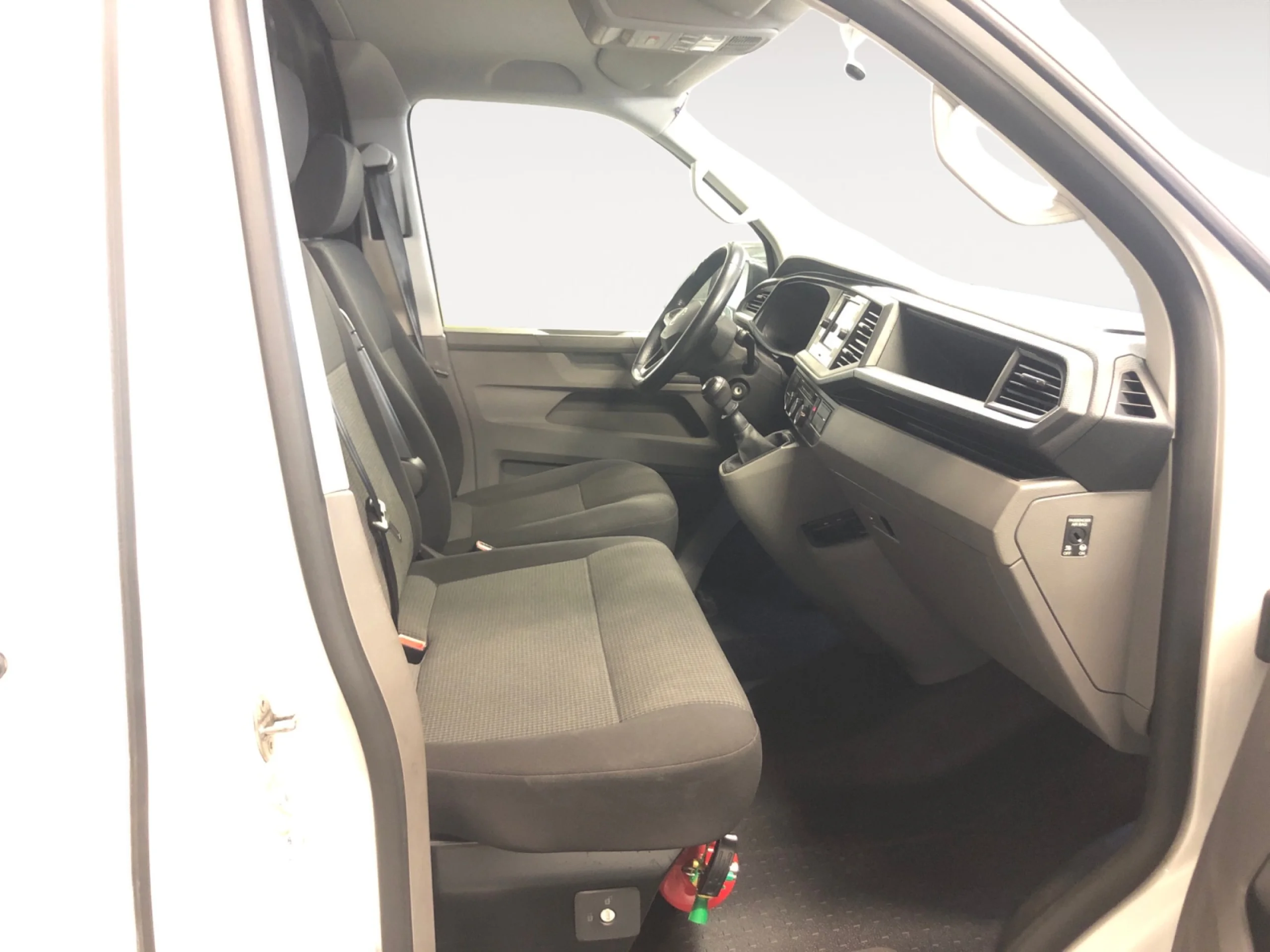 VOLKSWAGEN TRANSPORTER 6.1 FURGON BATALLA LARGA 2.0 TDI 110 KW (150 CV) 6 VEL. 2.800 - Foto 5