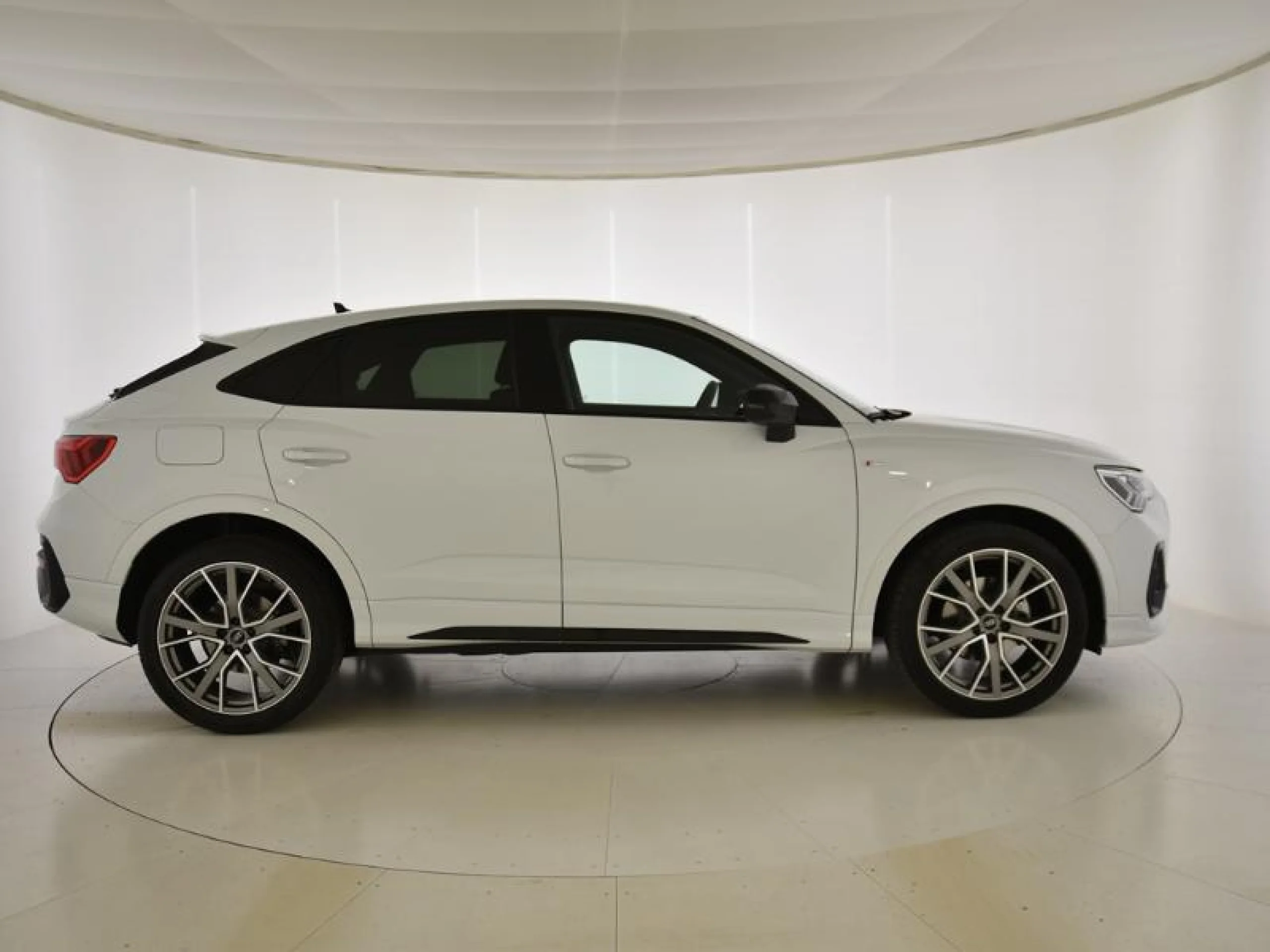 AUDI Q3 SPORTBACK BLACK LINE 35 TDI 110KW (150CV) S TRONIC - Foto 3