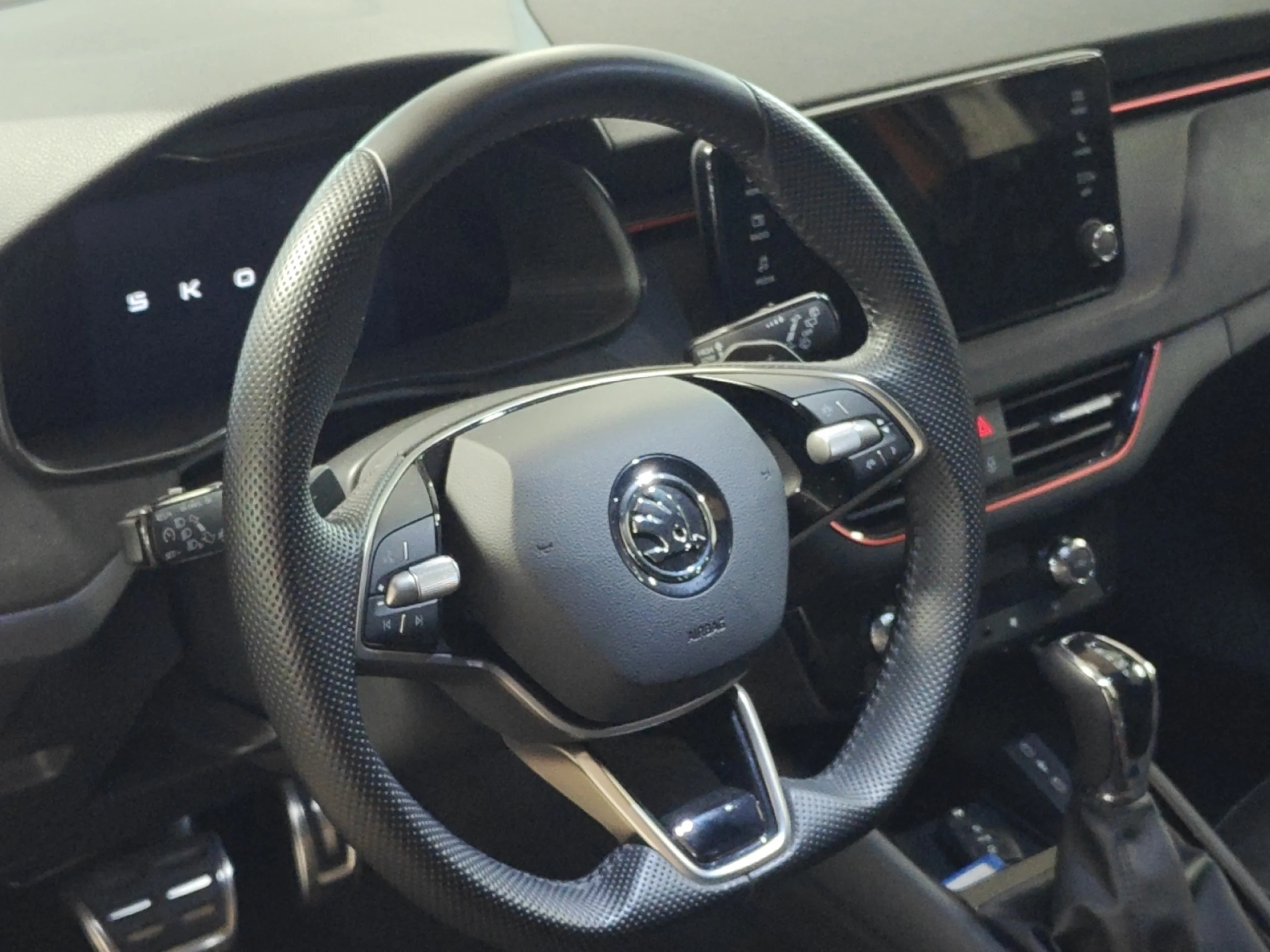 SKODA KAMIQ 1.5 TSI 110KW (150CV) DSG DESIGN - Foto 9