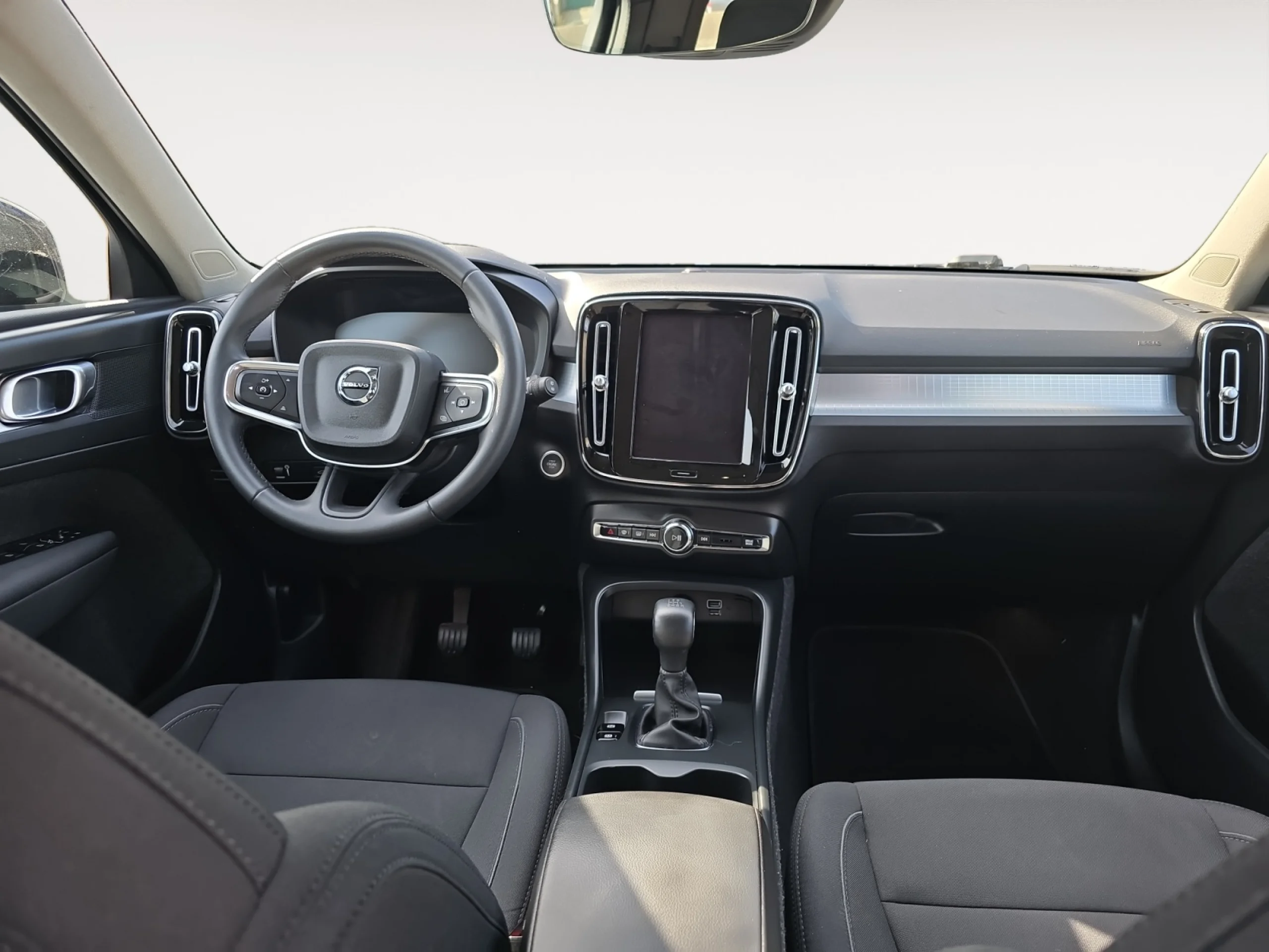 VOLVO XC40 1.5 T2 MOMENTUM PRO - Foto 4