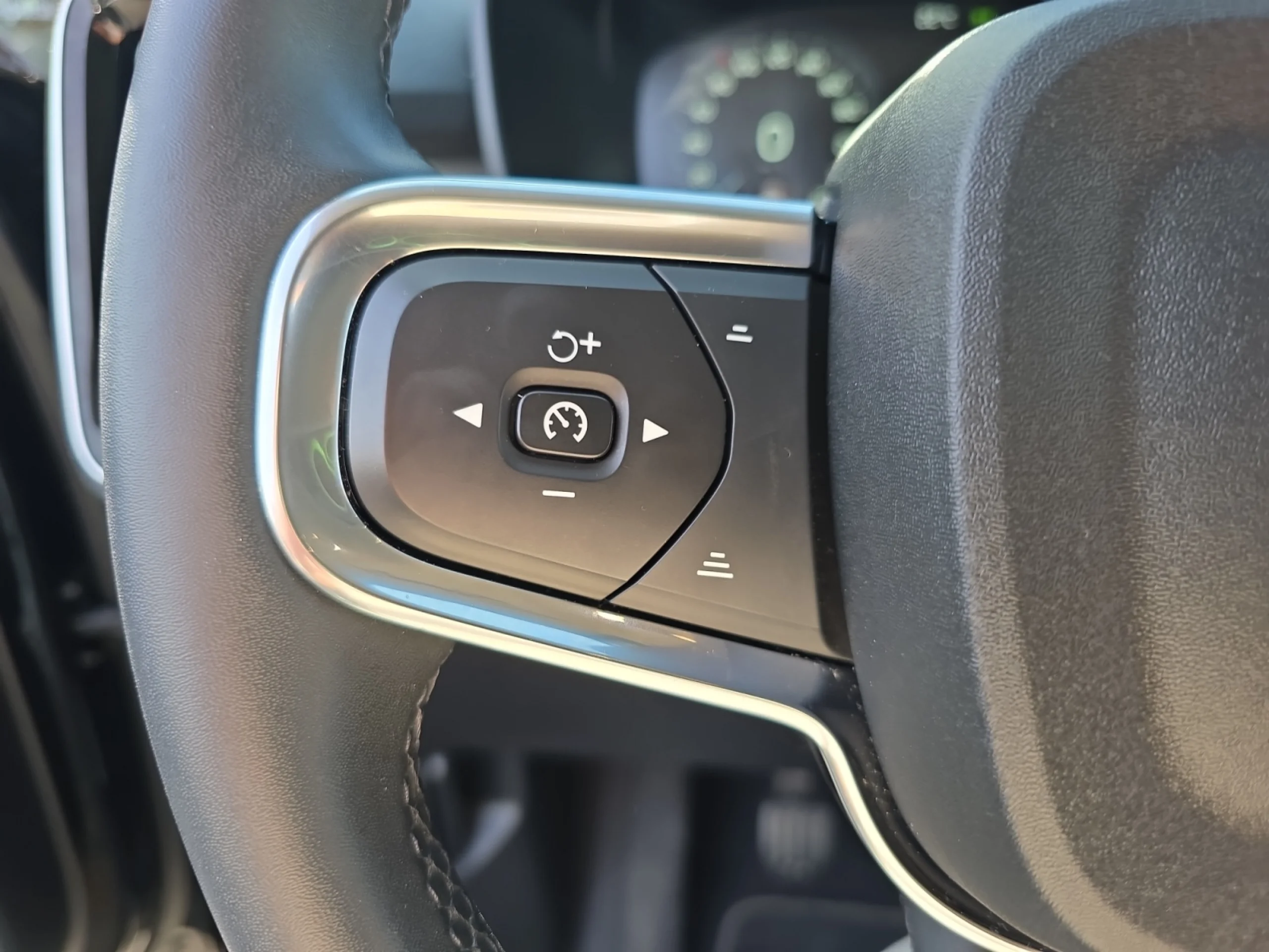 VOLVO XC40 1.5 T2 MOMENTUM PRO - Foto 12
