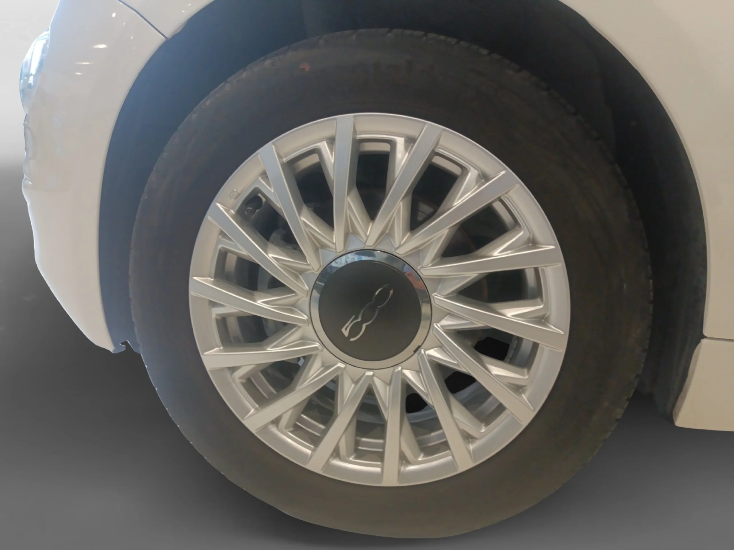 FIAT 500 LOUNGE 1.0 6V GSE 52KW (70 CV) - Foto 9