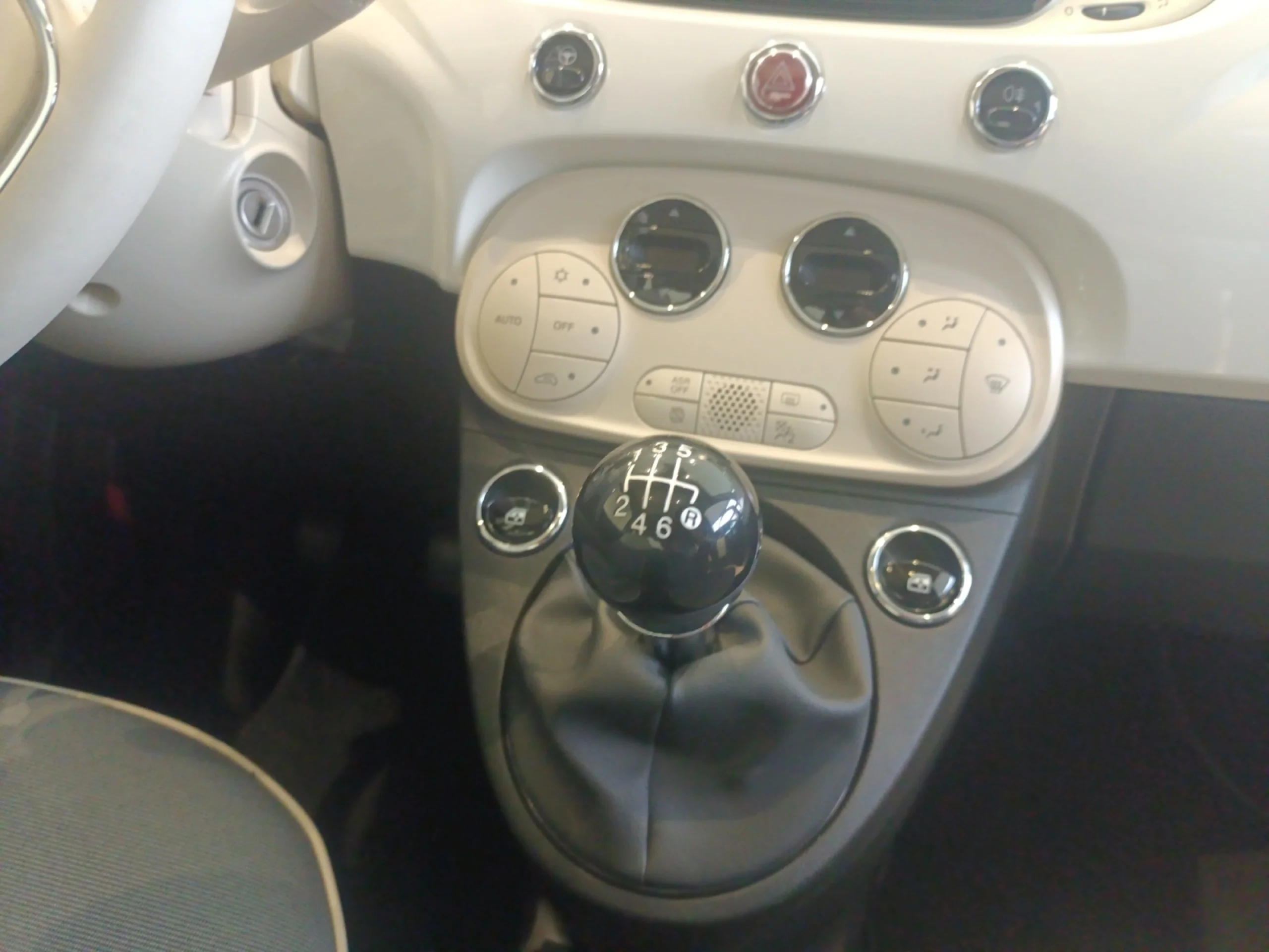 FIAT 500 LOUNGE 1.0 6V GSE 52KW (70 CV) - Foto 10