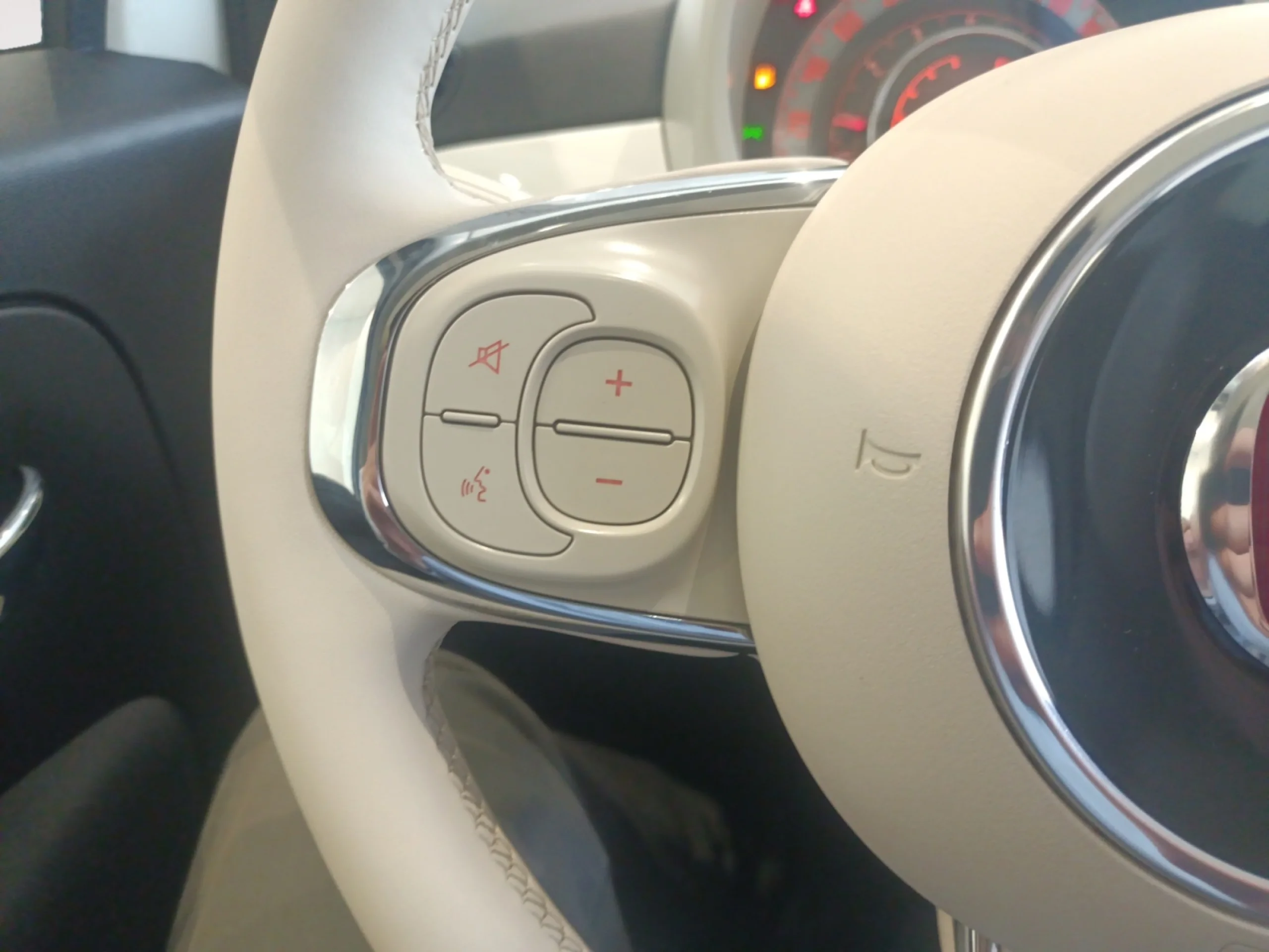 FIAT 500 LOUNGE 1.0 6V GSE 52KW (70 CV) - Foto 11