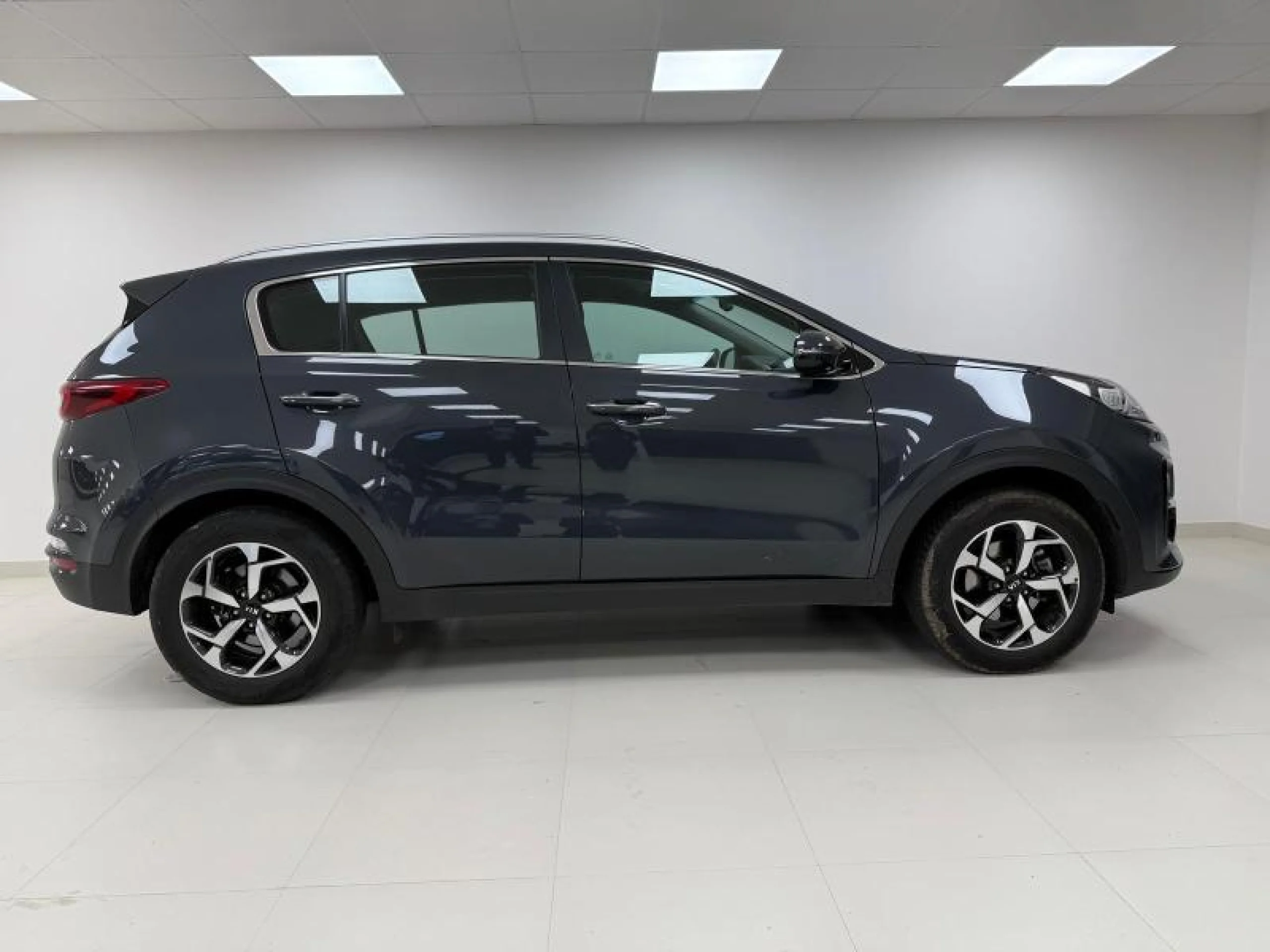 KIA SPORTAGE 1.6 MHEV DRIVE 100KW (136CV) 4X2 - Foto 2