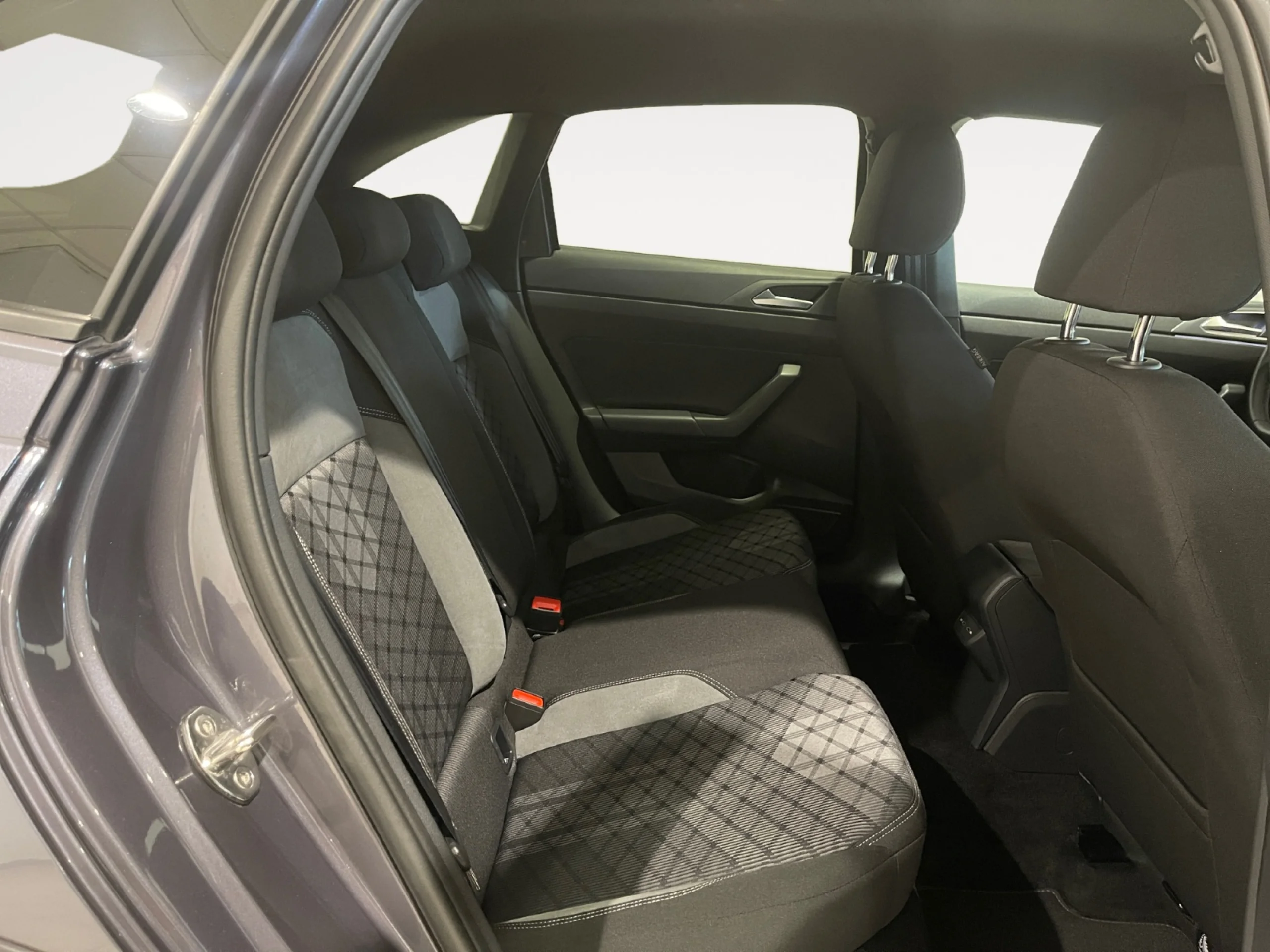 VOLKSWAGEN TAIGO R LINE 1.0 TSI 85KW (115CV) - Foto 6