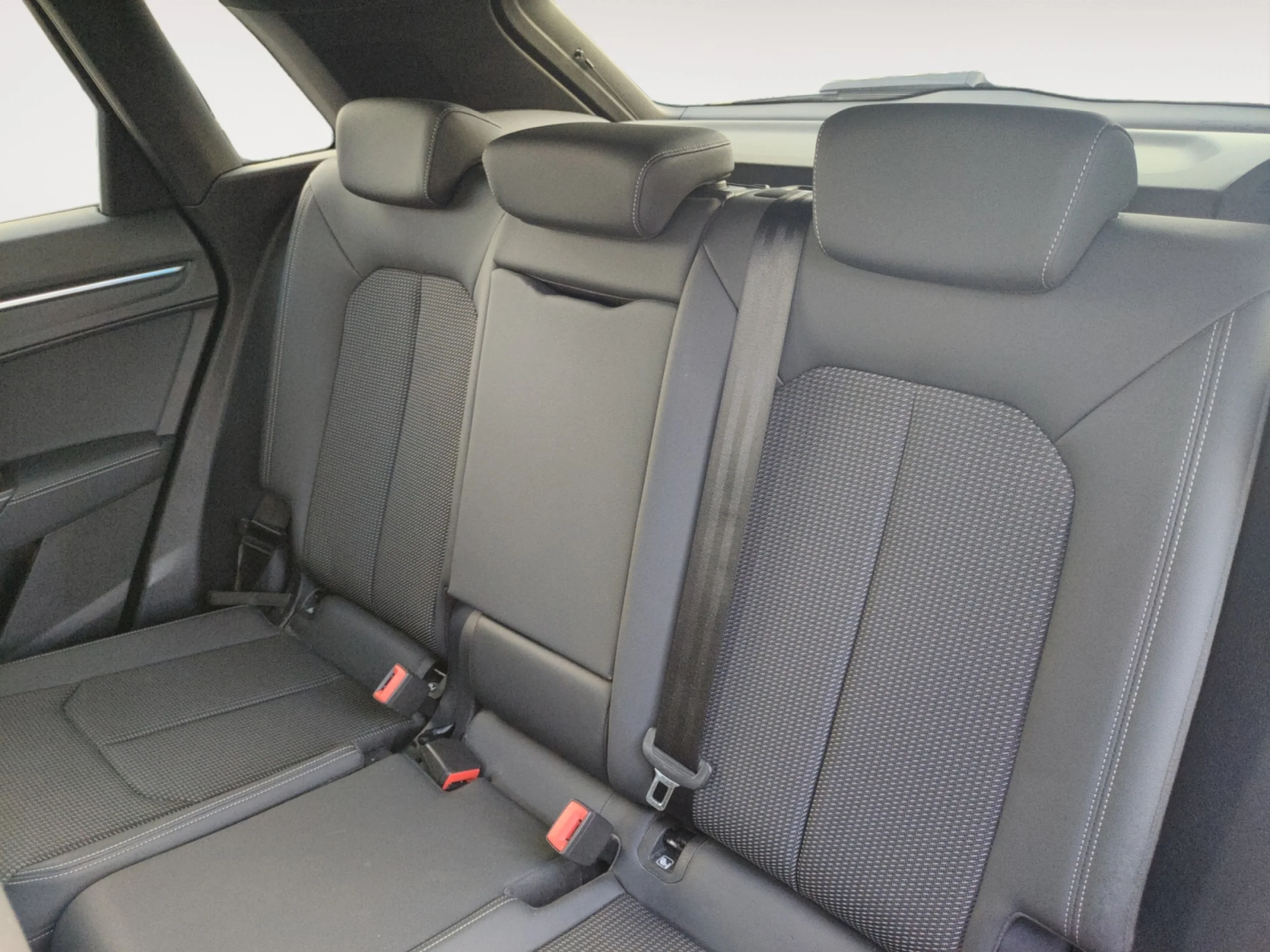 AUDI Q3 BLACK LINE 35 TDI 110KW (150CV) S TRONIC - Foto 6
