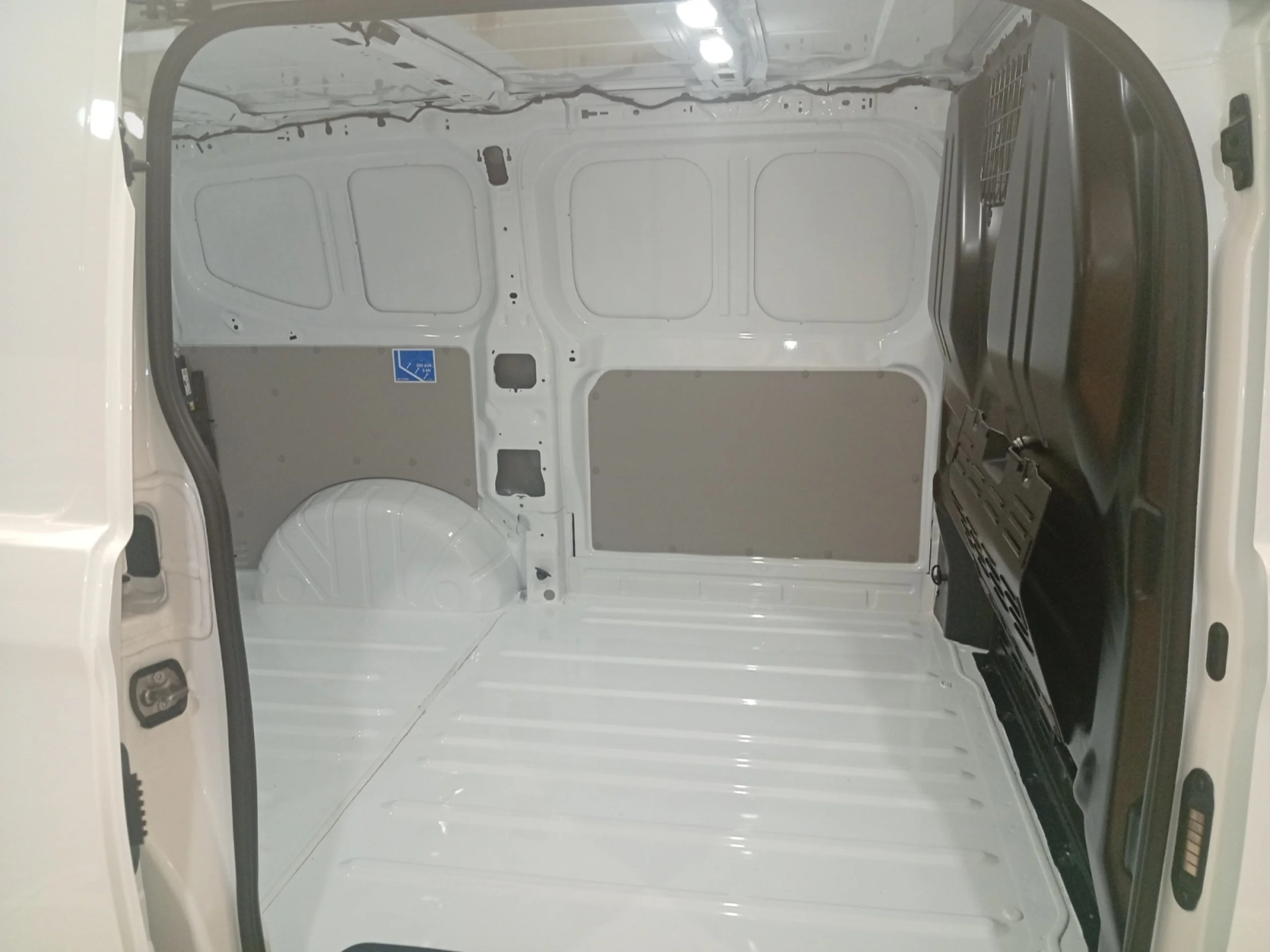VW COMERCIALES Transporter TRANSPORTER   FURGÓN  BATALLA CORTA  2.0 TDI 110 KW (150 CV) 6 VEL. - Foto 6