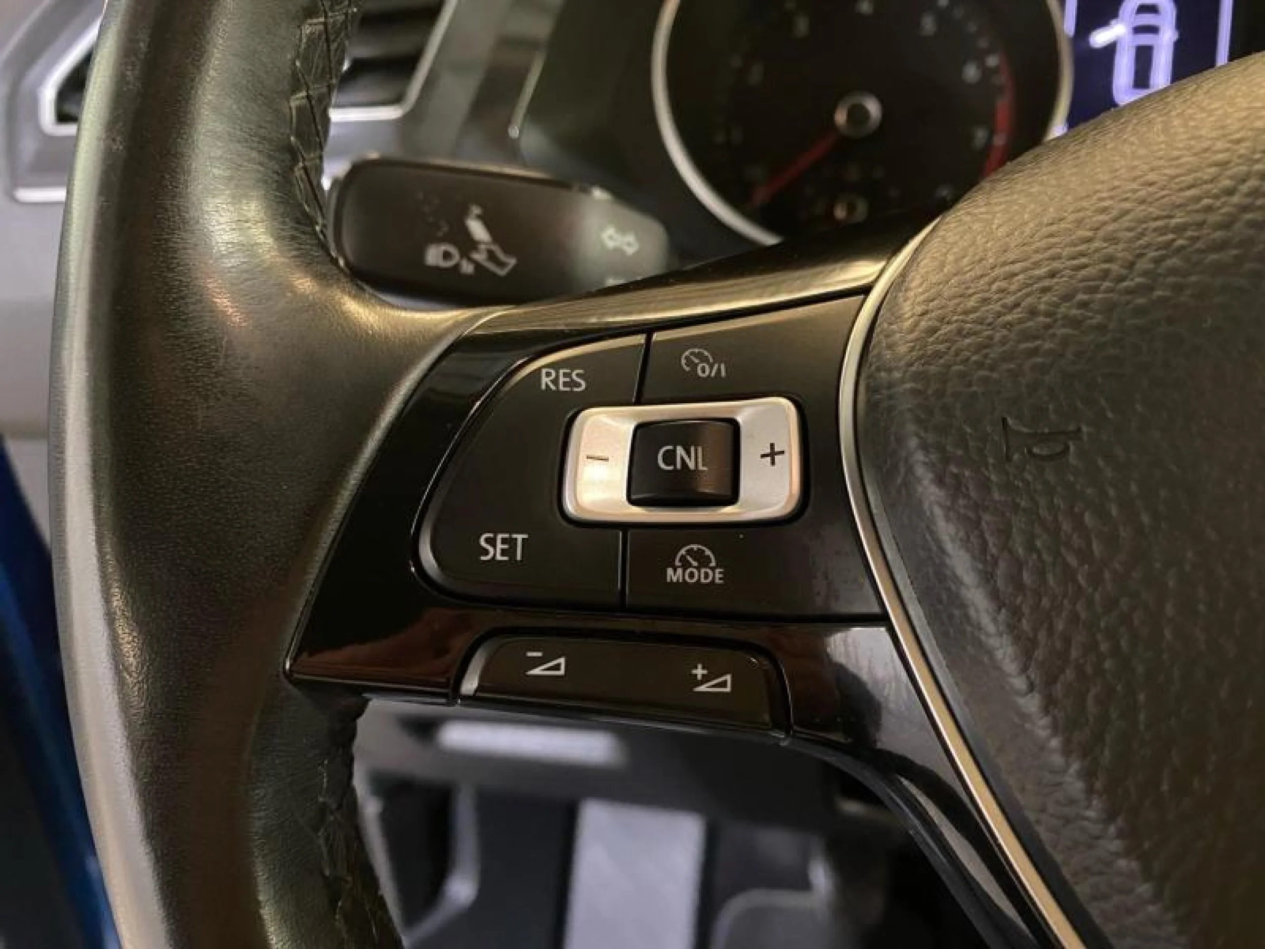 VOLKSWAGEN TIGUAN EDITION 1.4 TSI 125CV BMT - Foto 9