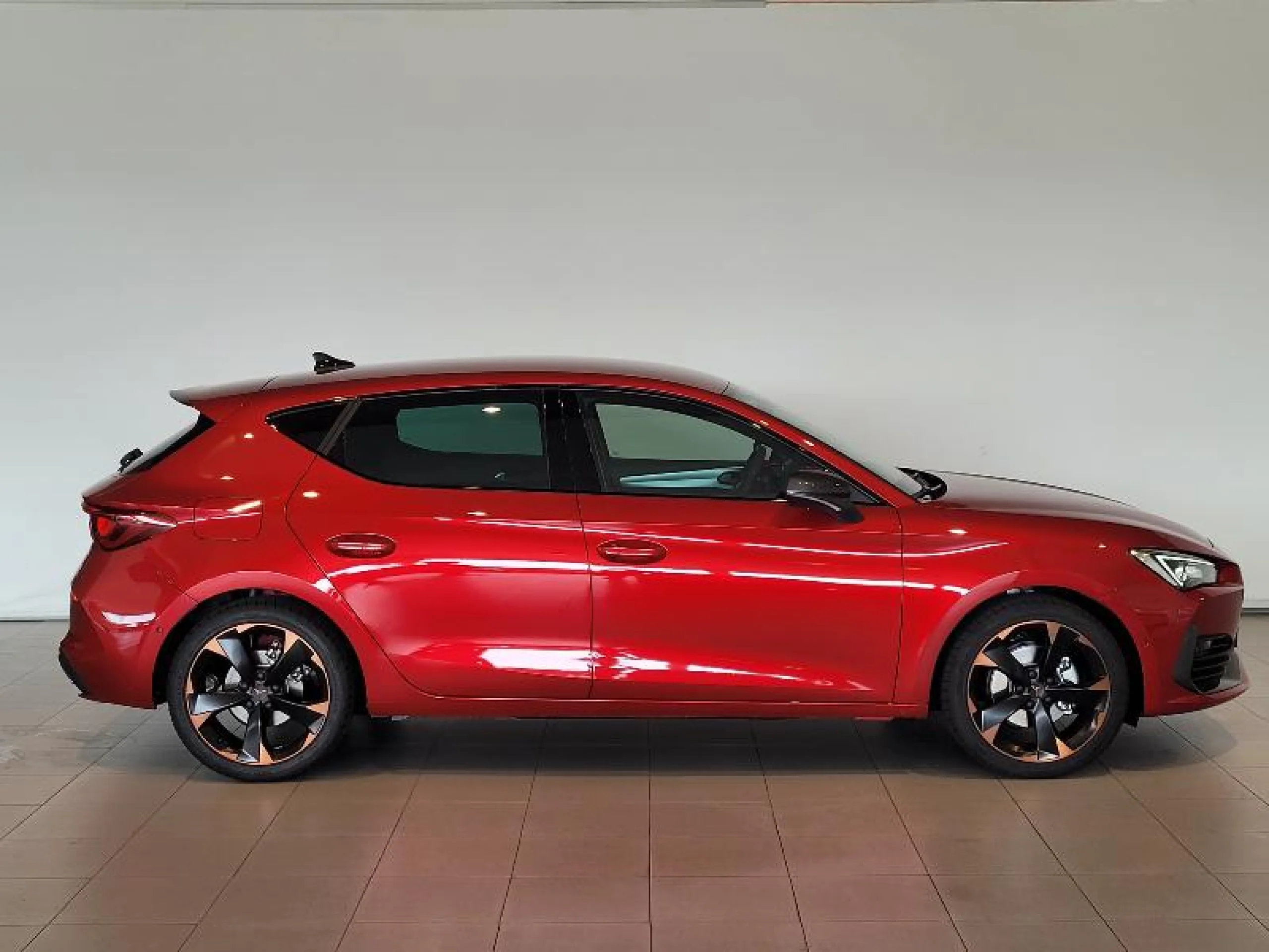 CUPRA LEON 1.5 ETSI 110KW (150CV) DSG - Foto 2