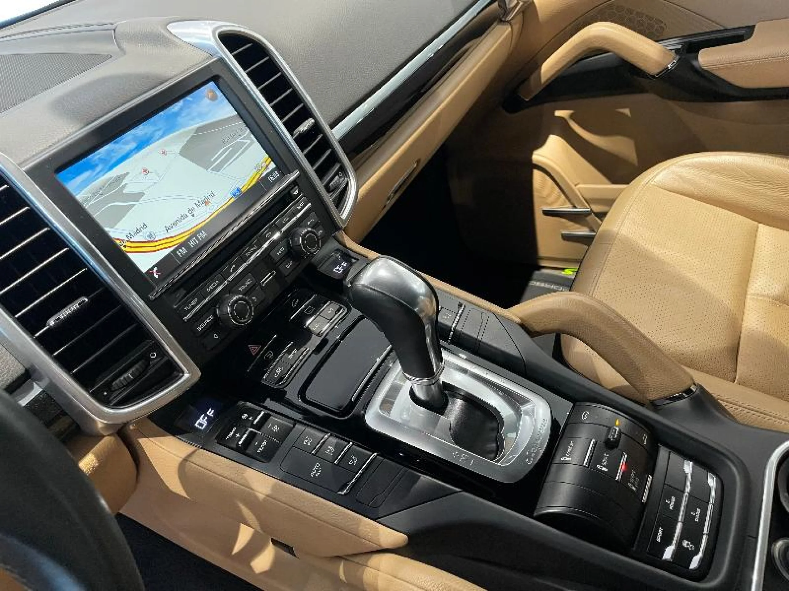 PORSCHE CAYENNE S E HYBRID - Foto 36