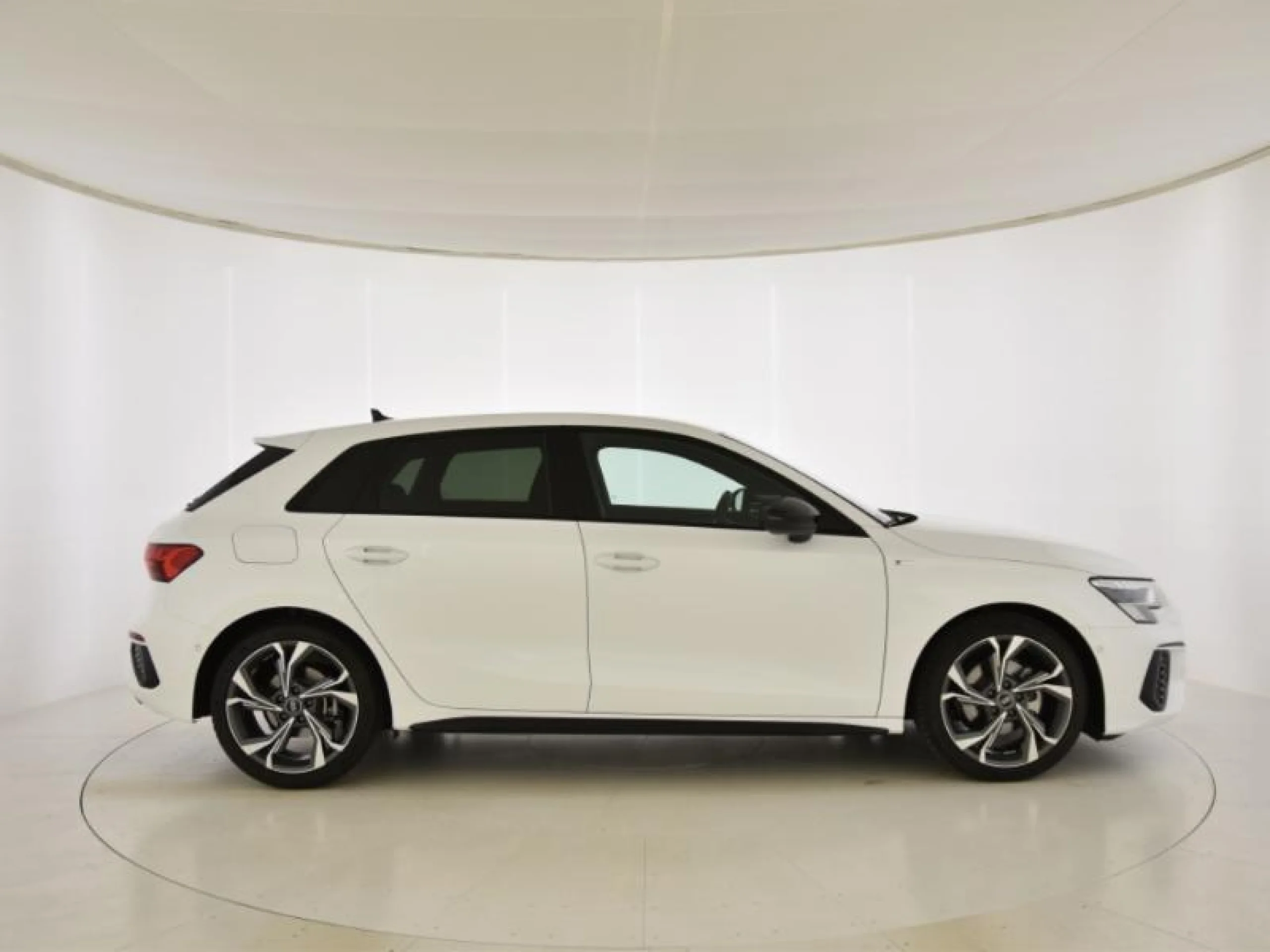 AUDI A3 SPORTBACK BLACK LINE 35 TDI 110KW S TRON - Foto 3