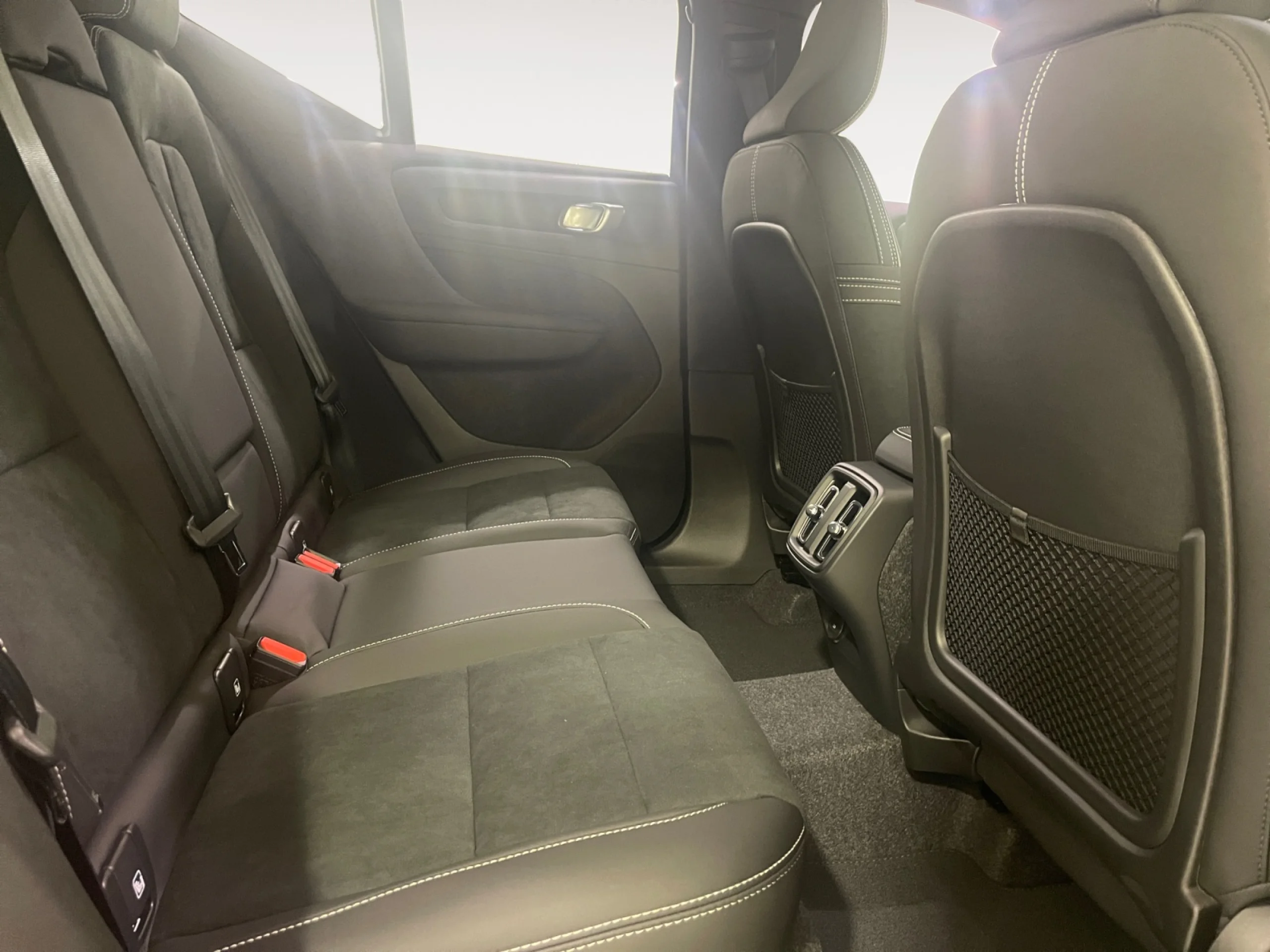 VOLVO XC40 2.0 B3 G BLACK EDITION ULTRA AUTO - Foto 6