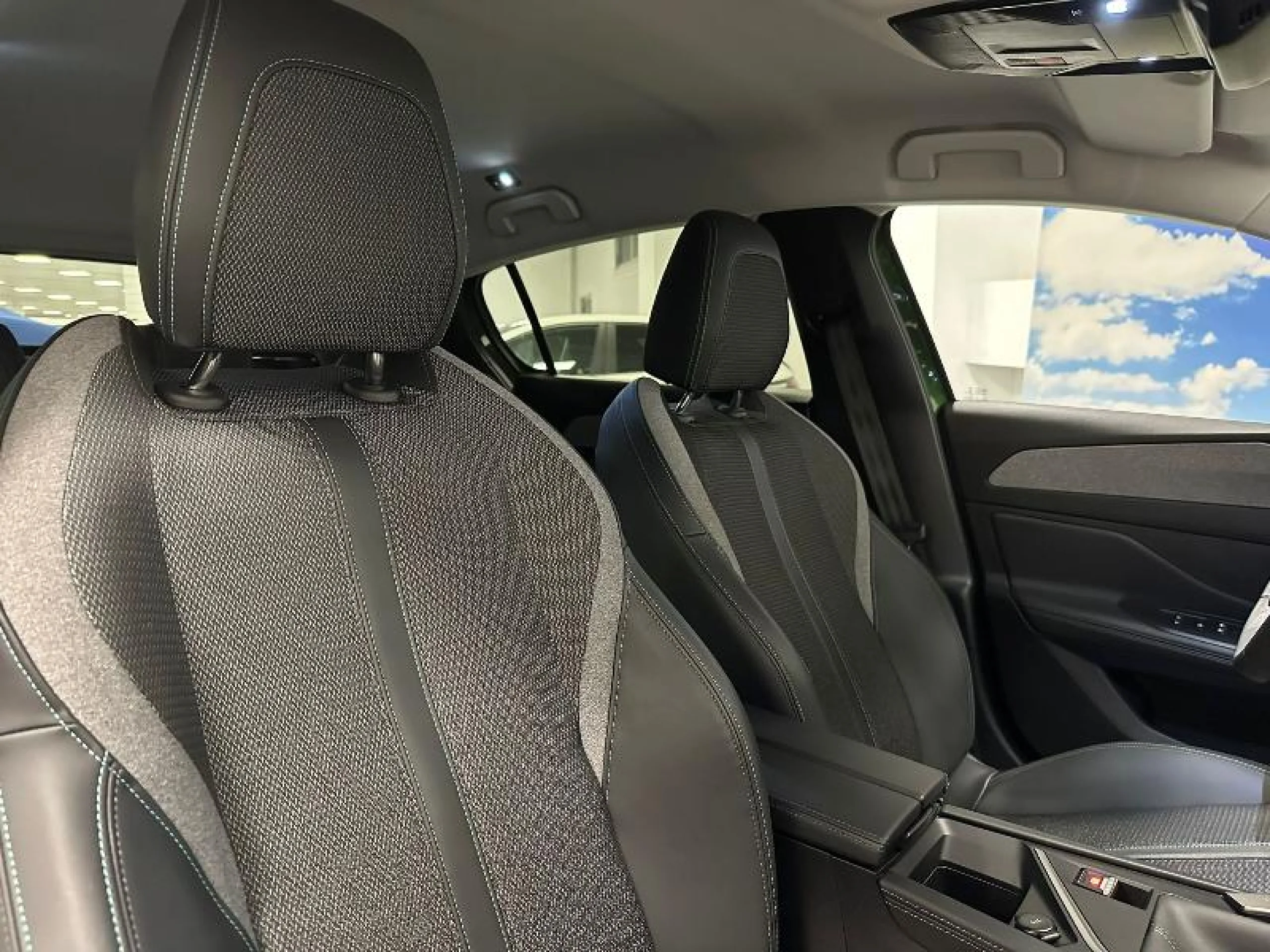 PEUGEOT 308 5P ALLURE PACK PURETECH 130 S - Foto 7