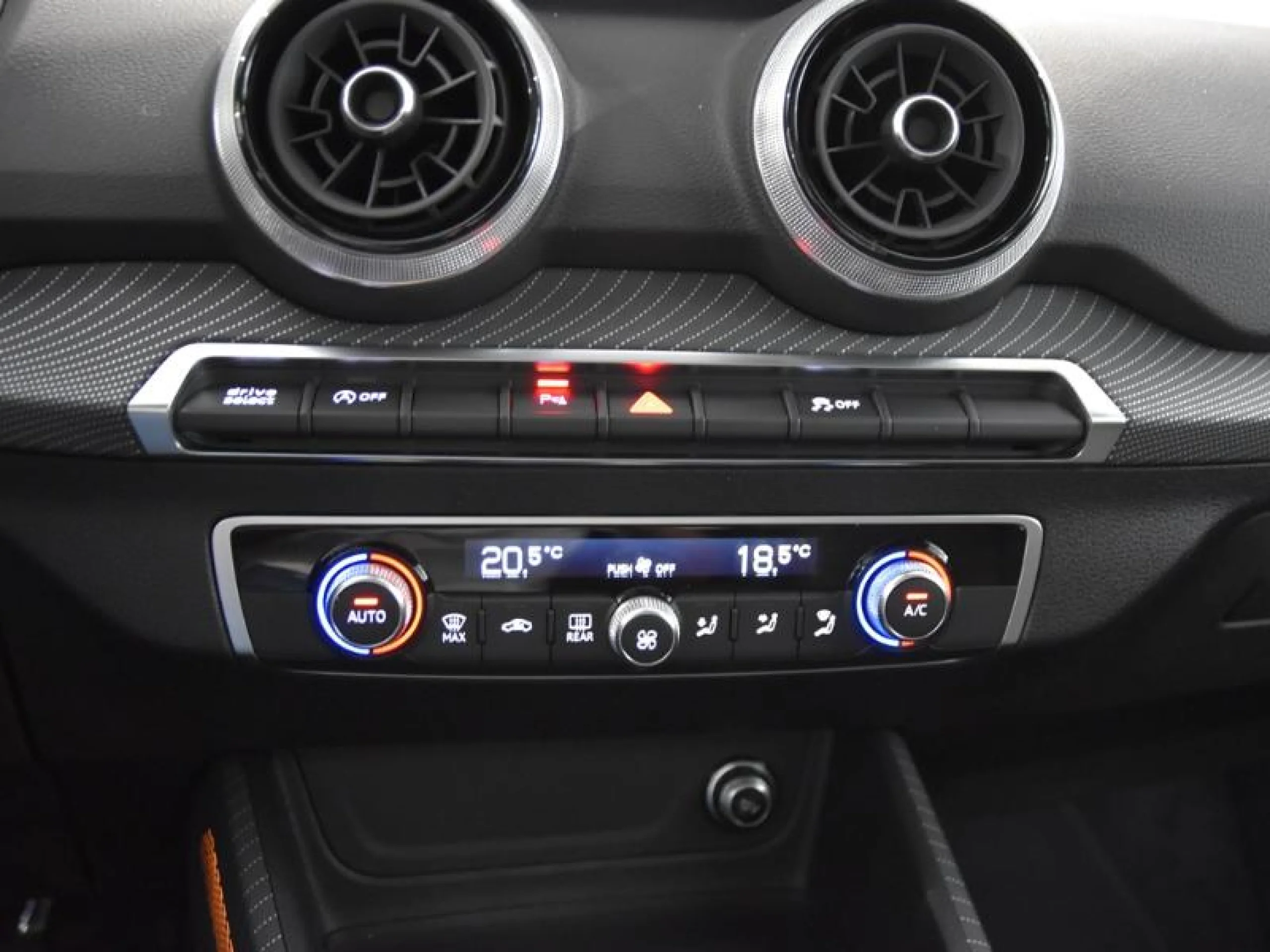 AUDI Q2 Q2  ADRENALIN BLACK EDITION 35 TFSI  110(150) KW(CV) S TRONIC - Foto 13