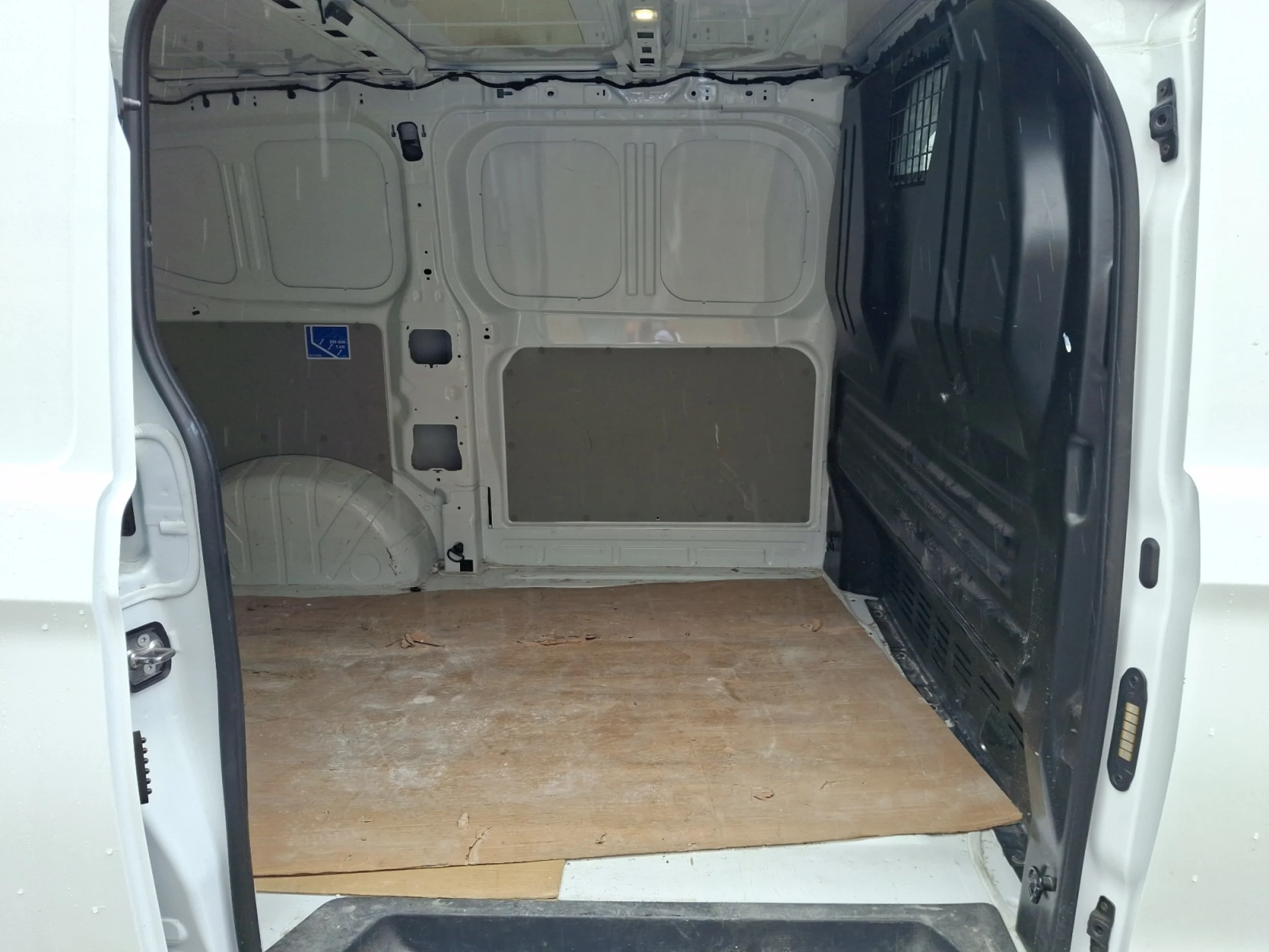 VW COMERCIALES Transporter TRANSPORTER BASIC  FURG N  BATALLA CORTA  2.0 TDI 81 KW (110 CV) 6 VEL. - Foto 6