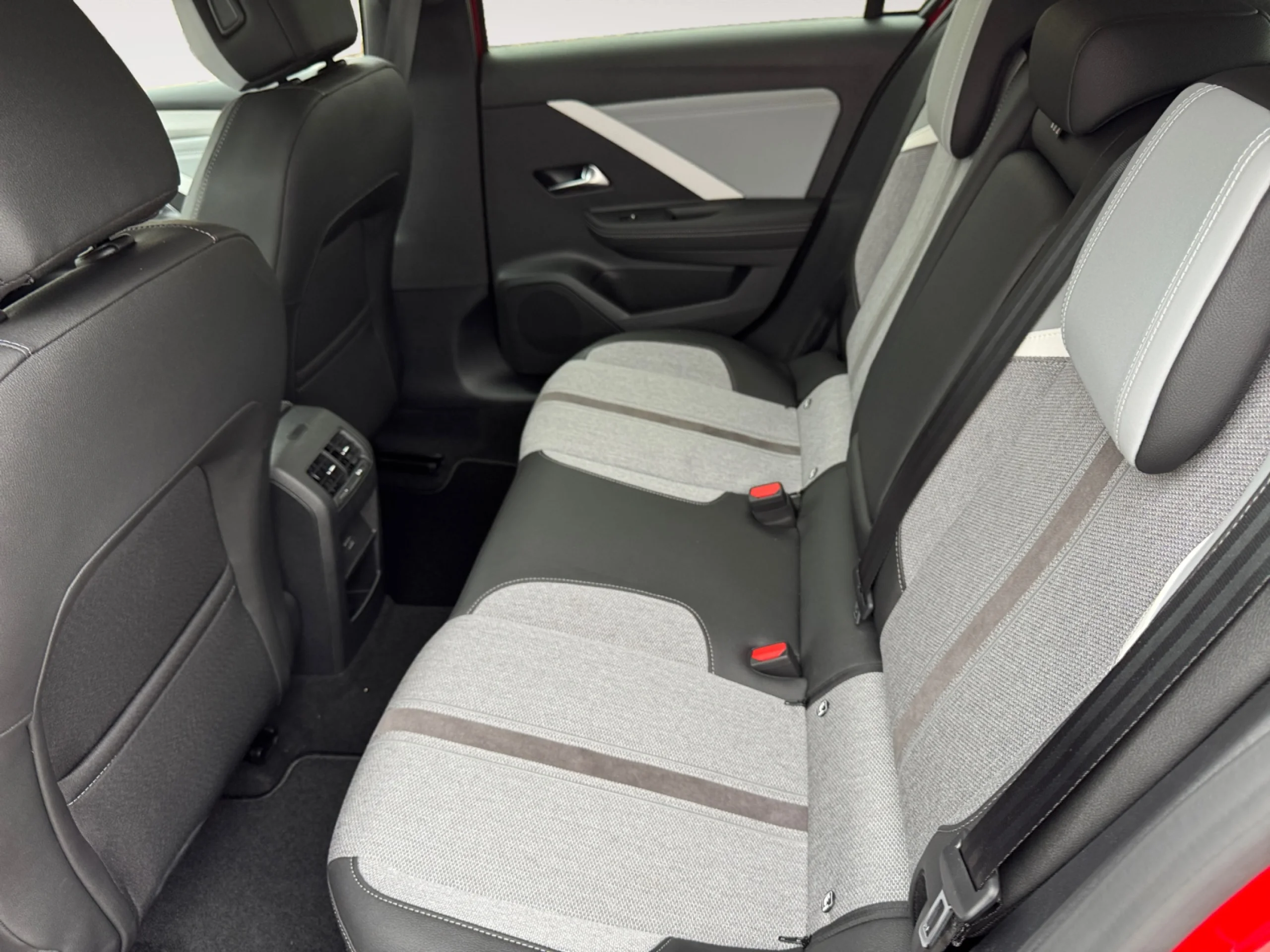 OPEL ASTRA PHEV 1.6T HYBRID 132KW (180CV) ELEGANCE AUTO - Foto 10