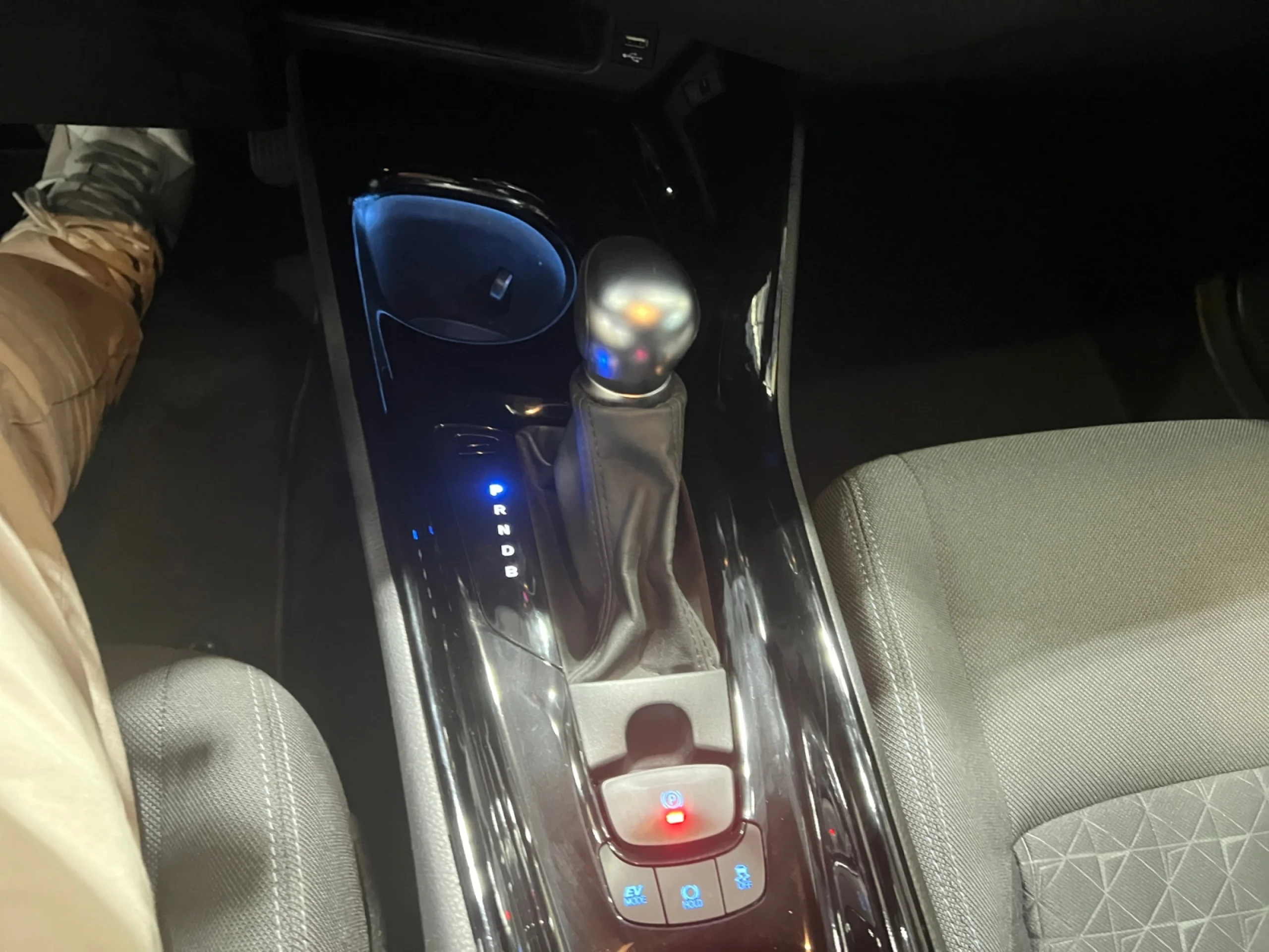 TOYOTA C HR 1.8 125H ADVANCE - Foto 11