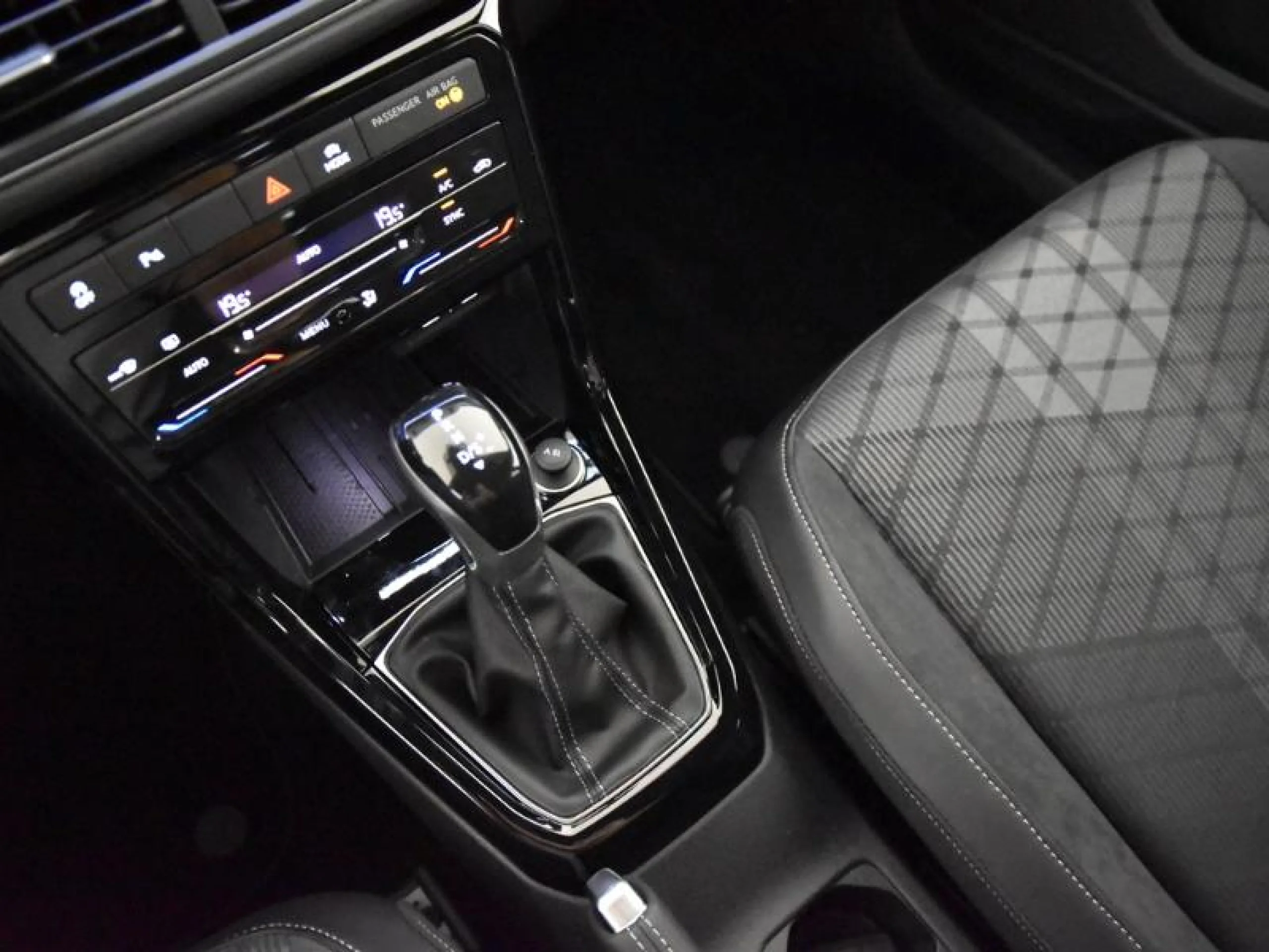 VOLKSWAGEN T CROSS T CROSS R LINE 1.0 TSI 85 KW (115 CV)  AUTOMÁTICO DSG 7 VEL. - Foto 10