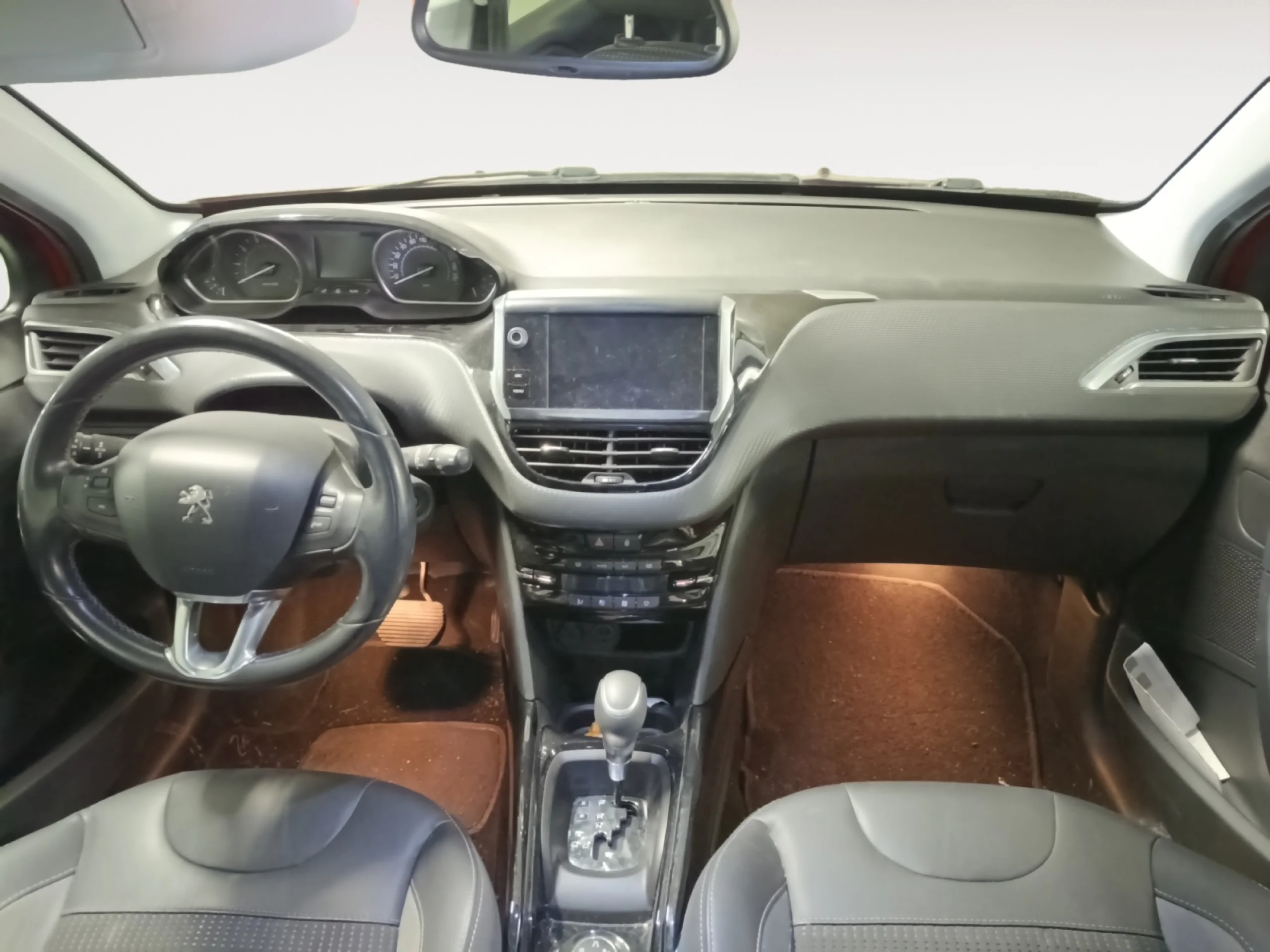 PEUGEOT 2008 ALLURE 1.2 PURETECH 81KW (110CV)S&S EAT6 - Foto 4