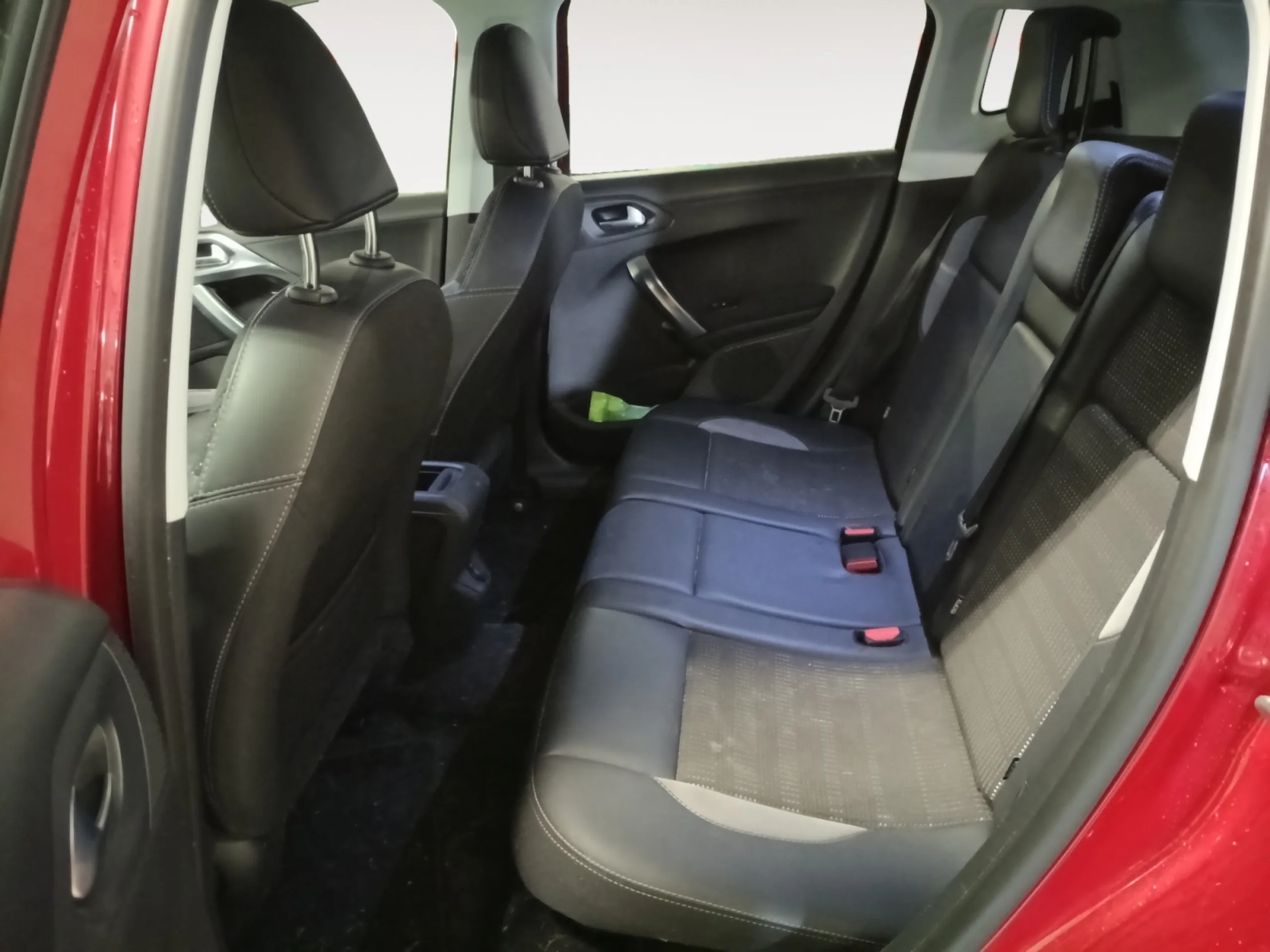 PEUGEOT 2008 ALLURE 1.2 PURETECH 81KW (110CV)S&S EAT6 - Foto 6