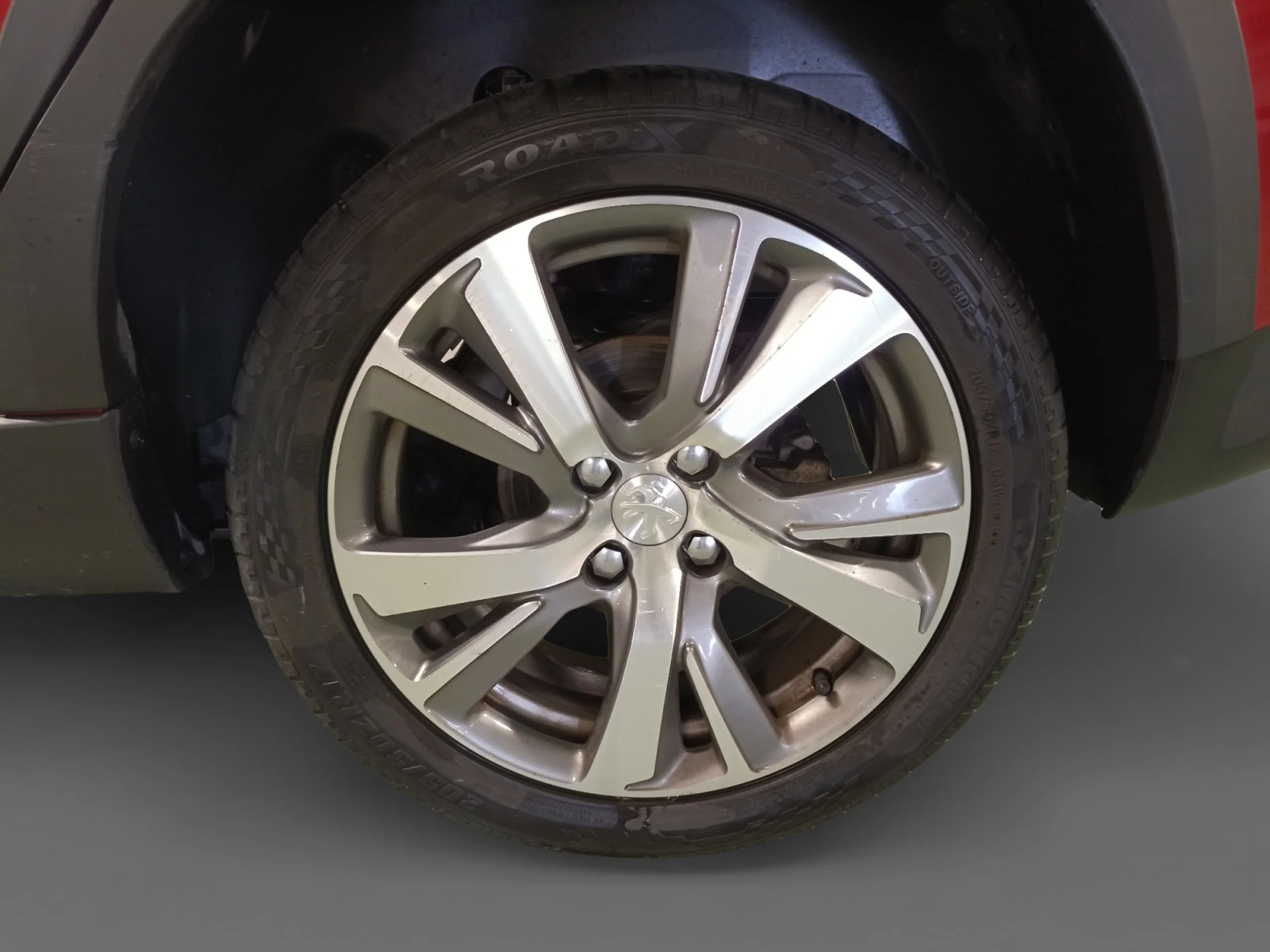 PEUGEOT 2008 ALLURE 1.2 PURETECH 81KW (110CV)S&S EAT6 - Foto 8