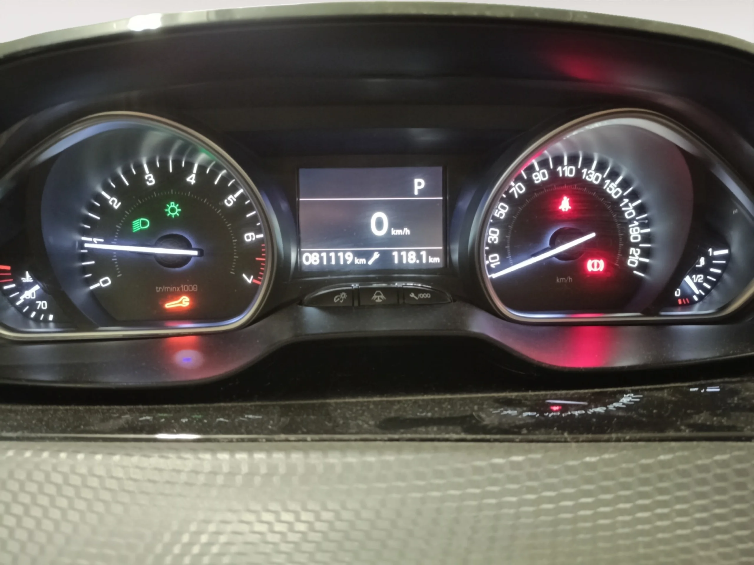 PEUGEOT 2008 ALLURE 1.2 PURETECH 81KW (110CV)S&S EAT6 - Foto 10