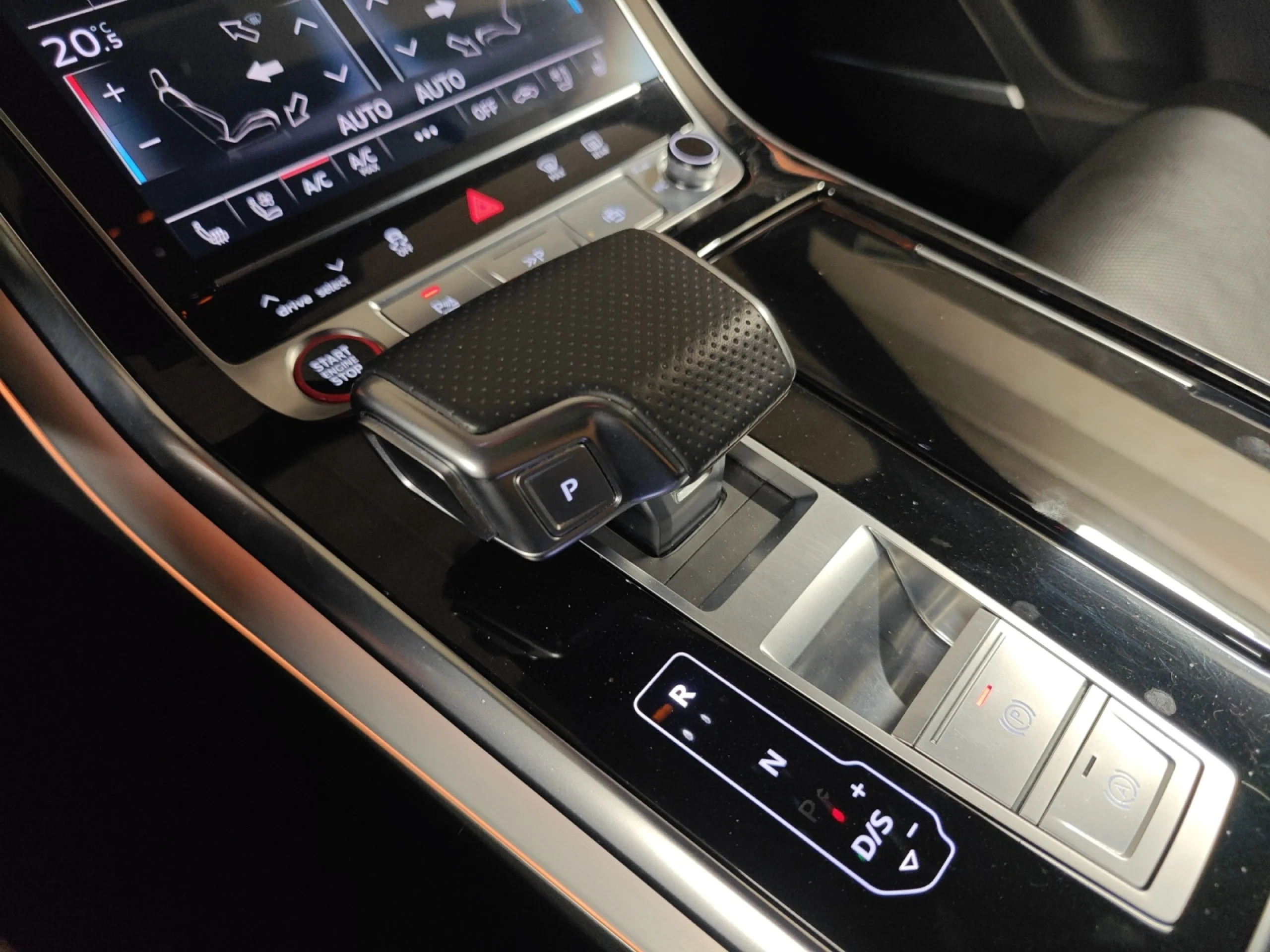 AUDI Q8 SQ8 TFSI 373KW (507CV) QUATTRO TIPTRONIC - Foto 17