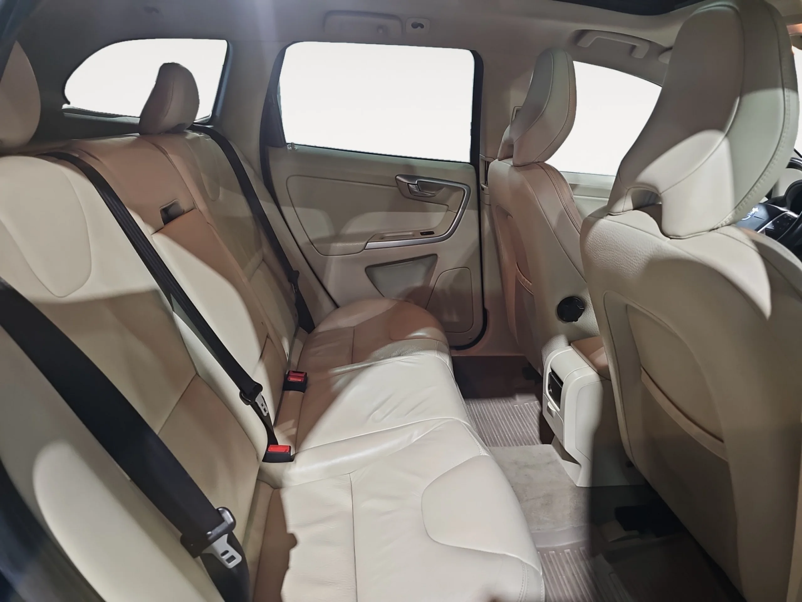 VOLVO XC60 2.4D KINETIC AUTO - Foto 6