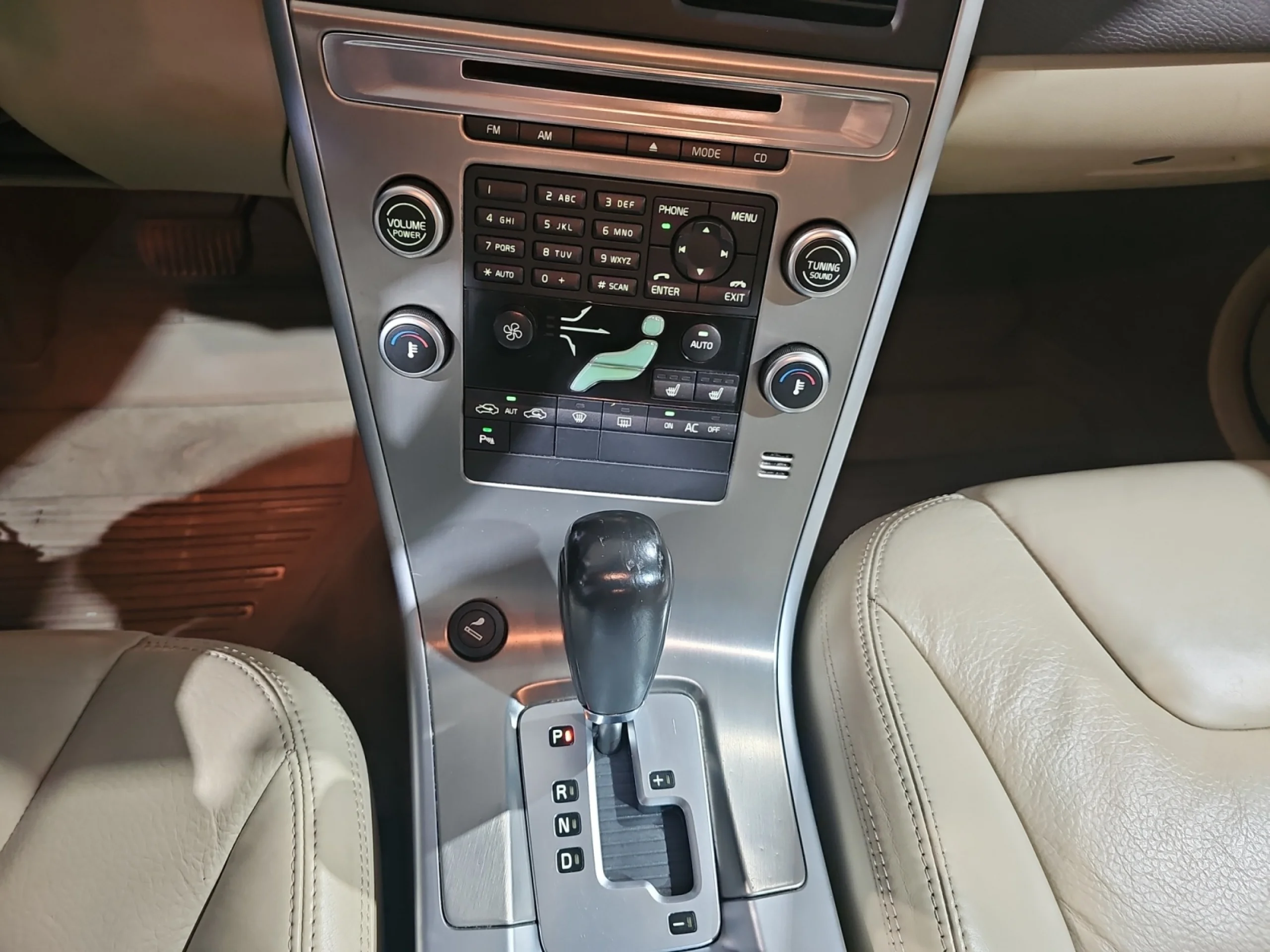 VOLVO XC60 2.4D KINETIC AUTO - Foto 11