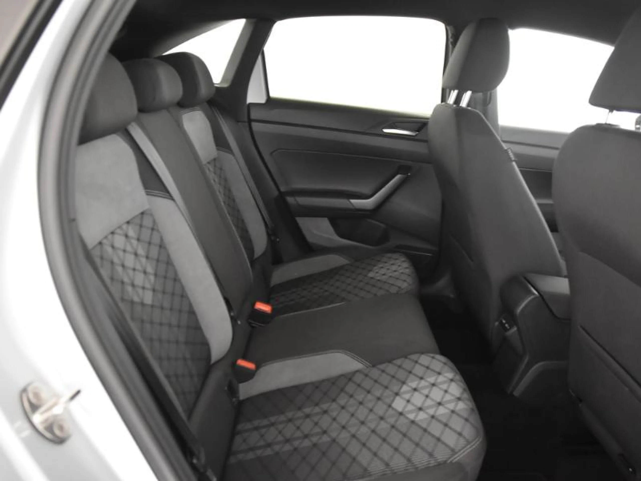 VOLKSWAGEN TAIGO R LINE 1.0 TSI 85KW (115CV) DSG - Foto 6