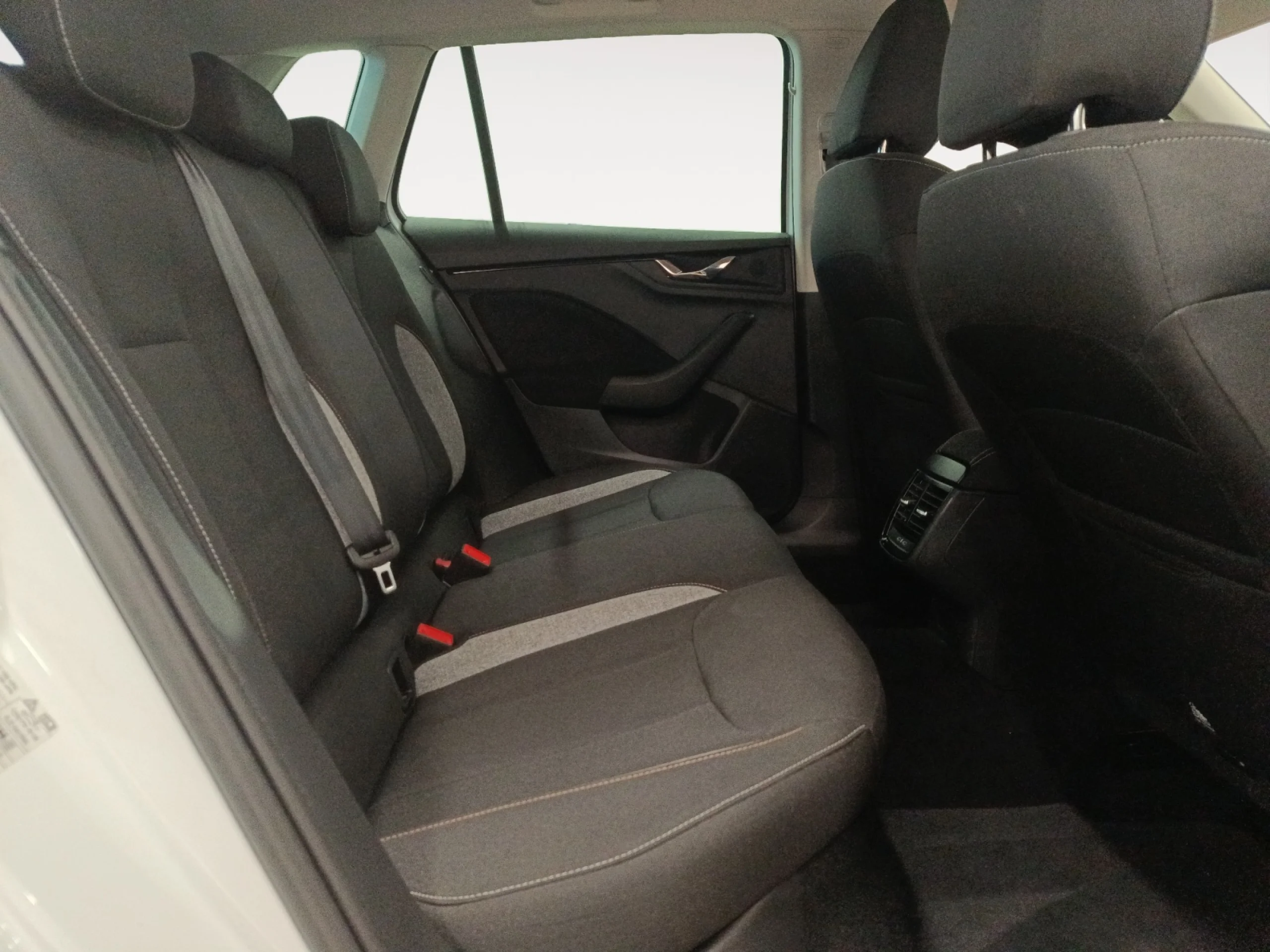 SKODA KAMIQ 1.0 TSI 85KW (115CV) DSG SELECTION - Foto 6