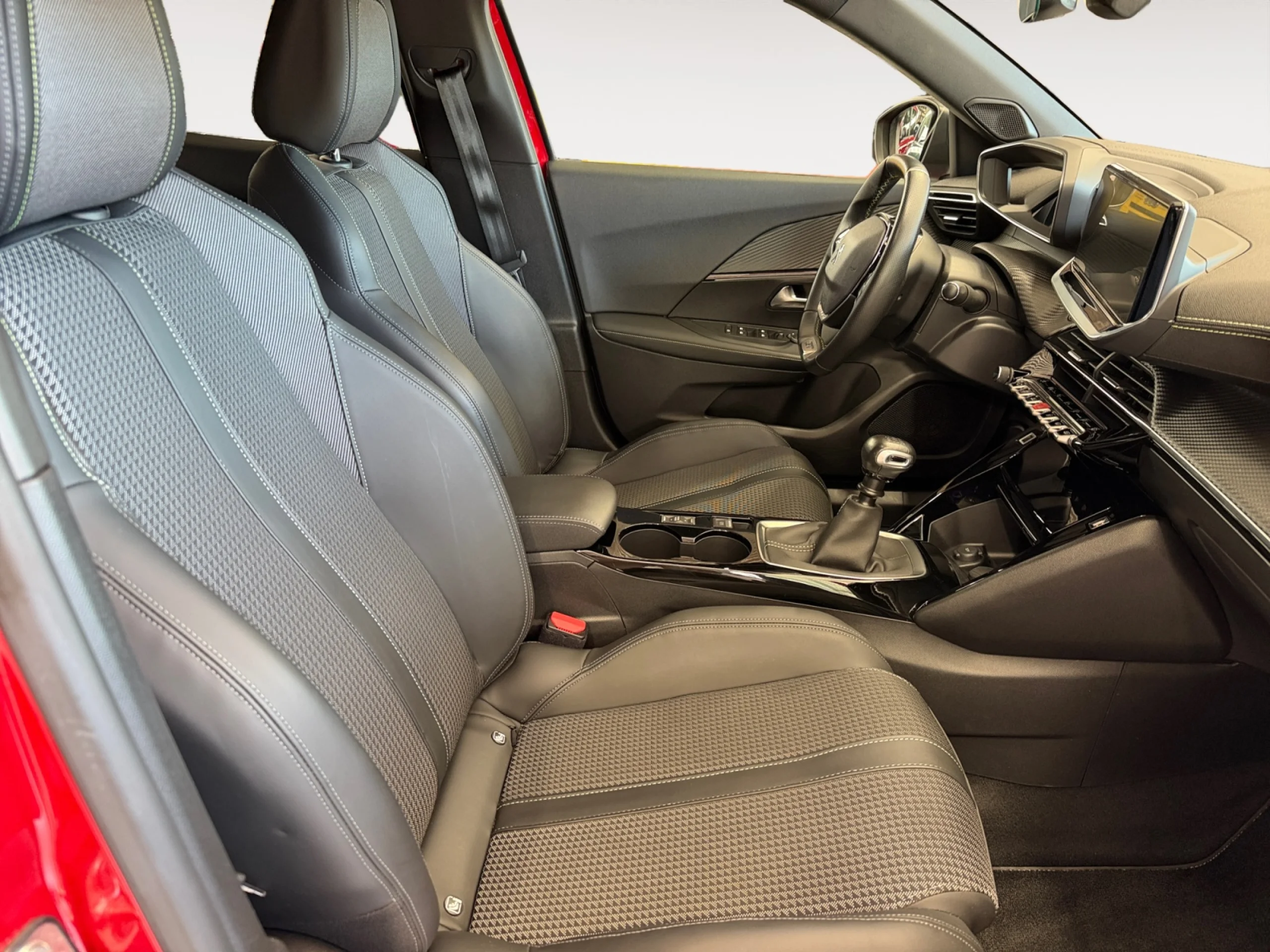 PEUGEOT 2008 GT LINE PURETECH 130 S&S BVM6 - Foto 5