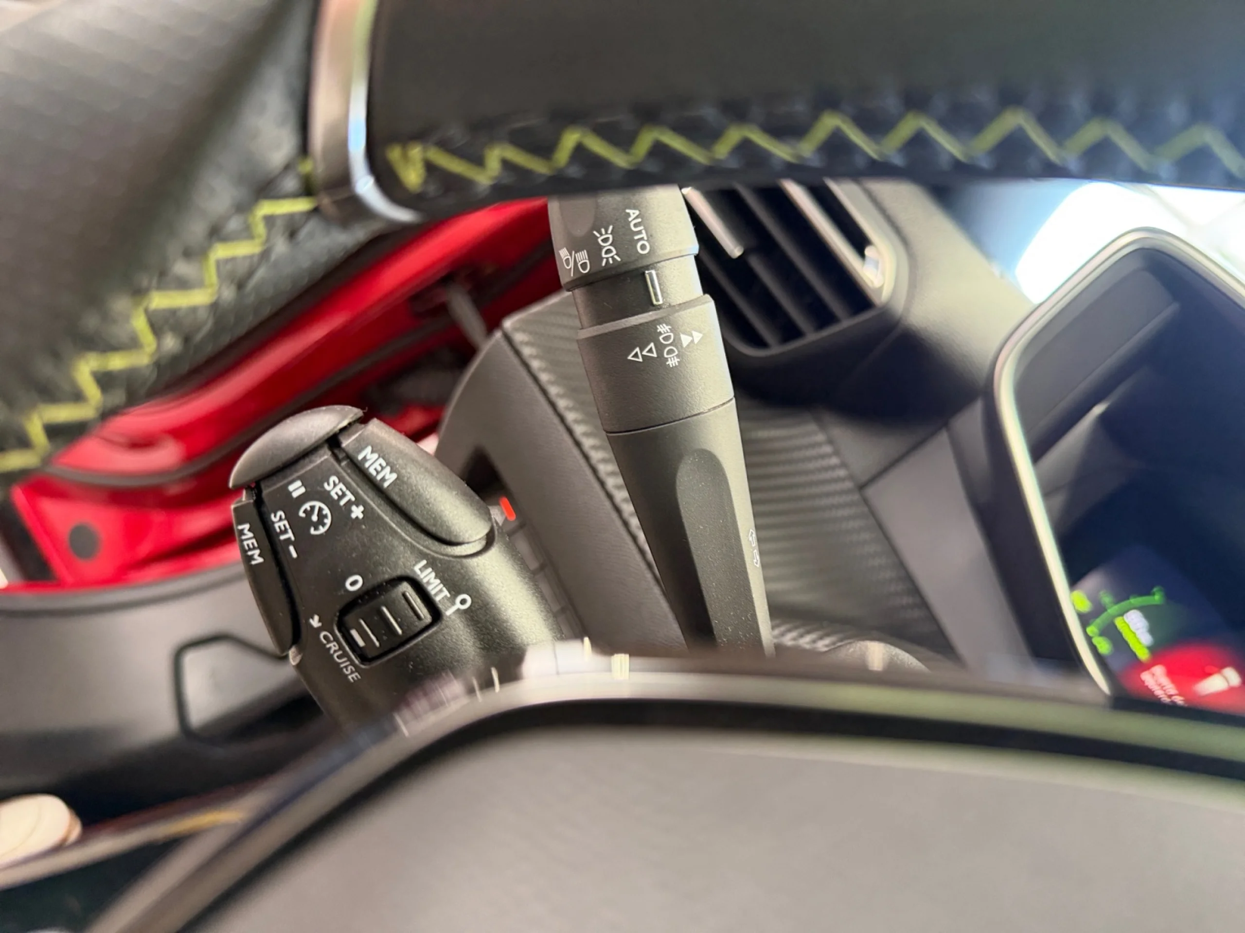 PEUGEOT 2008 GT LINE PURETECH 130 S&S BVM6 - Foto 13
