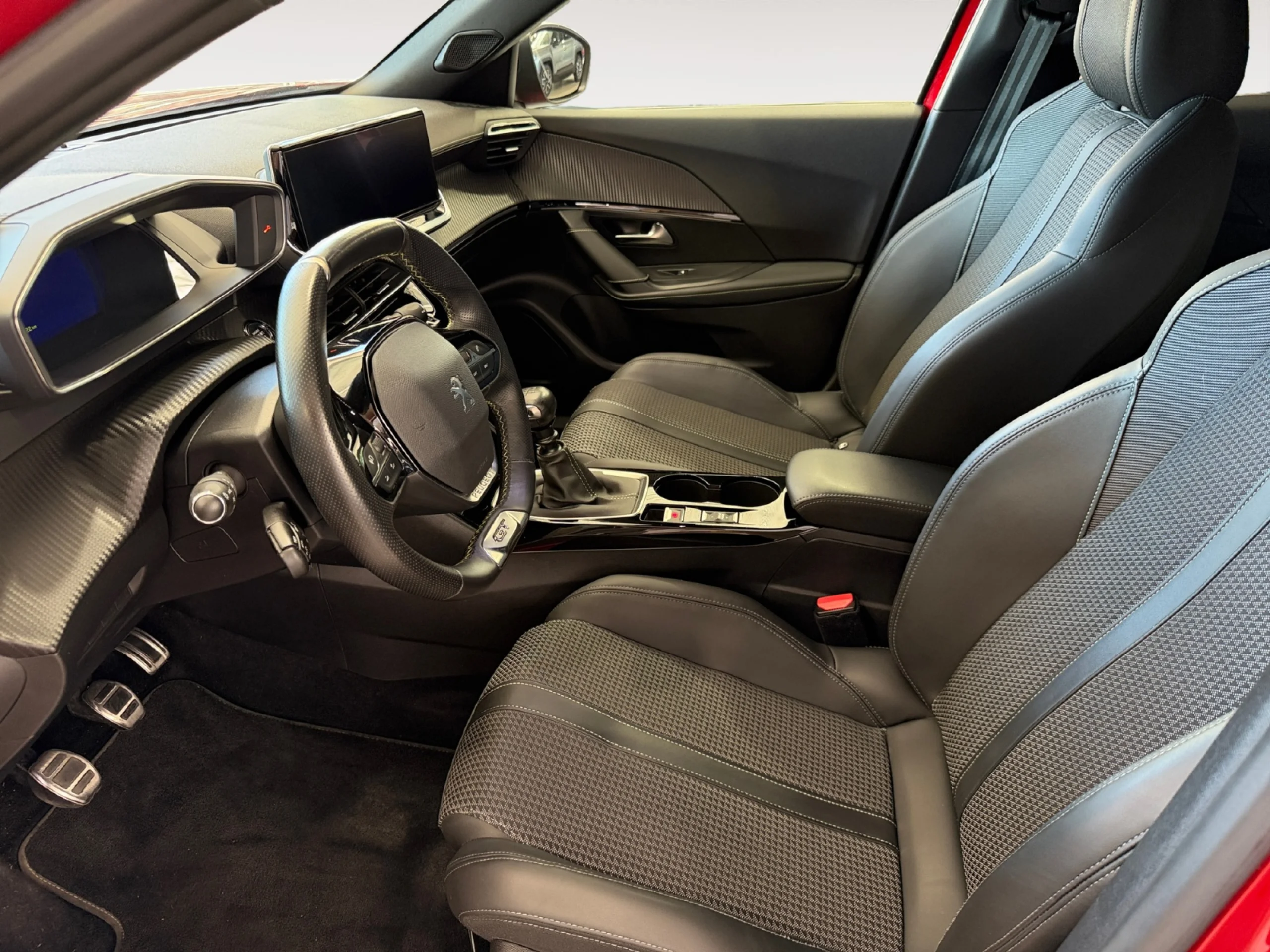 PEUGEOT 2008 GT LINE PURETECH 130 S&S BVM6 - Foto 23