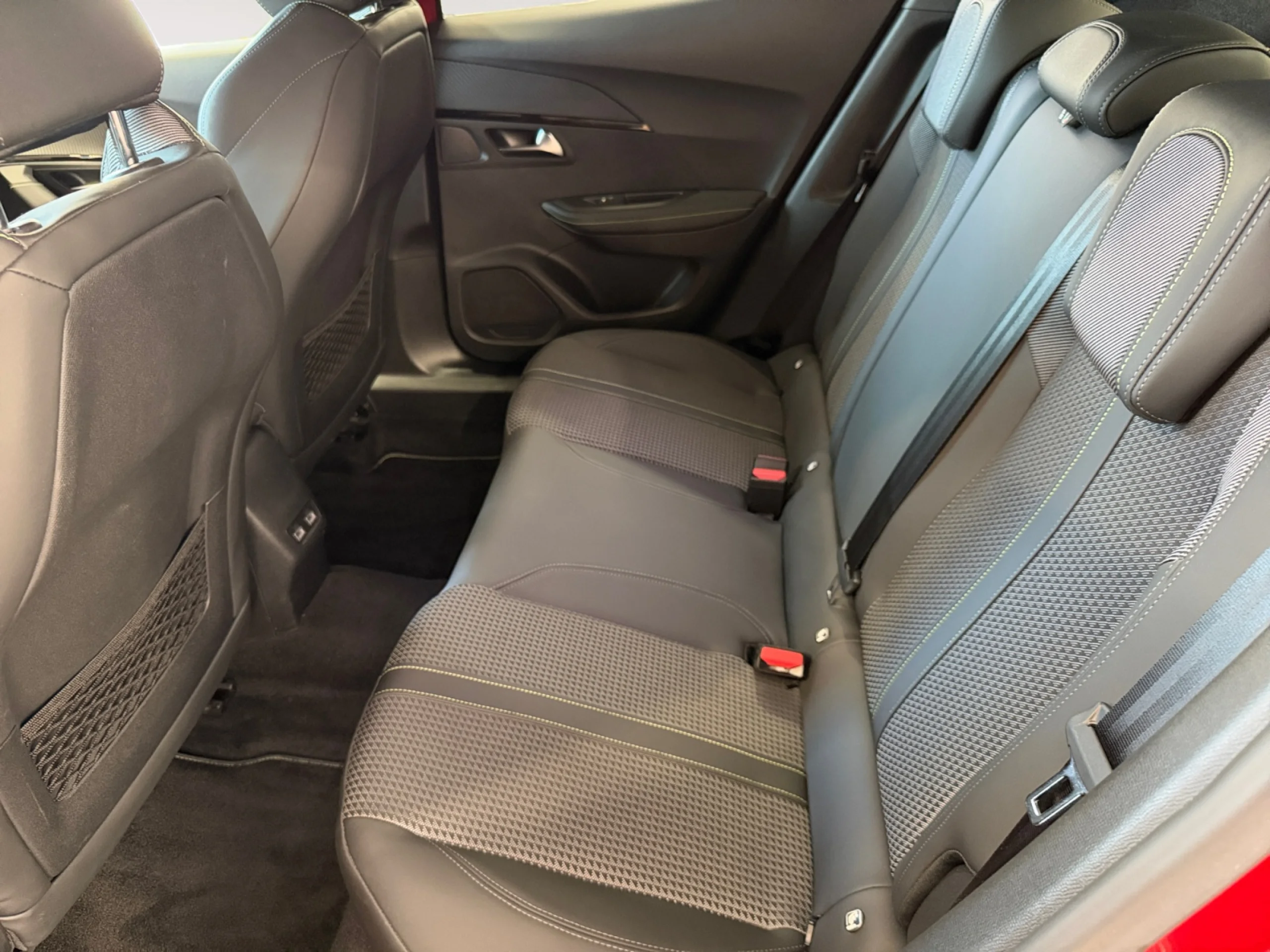 PEUGEOT 2008 GT LINE PURETECH 130 S&S BVM6 - Foto 24
