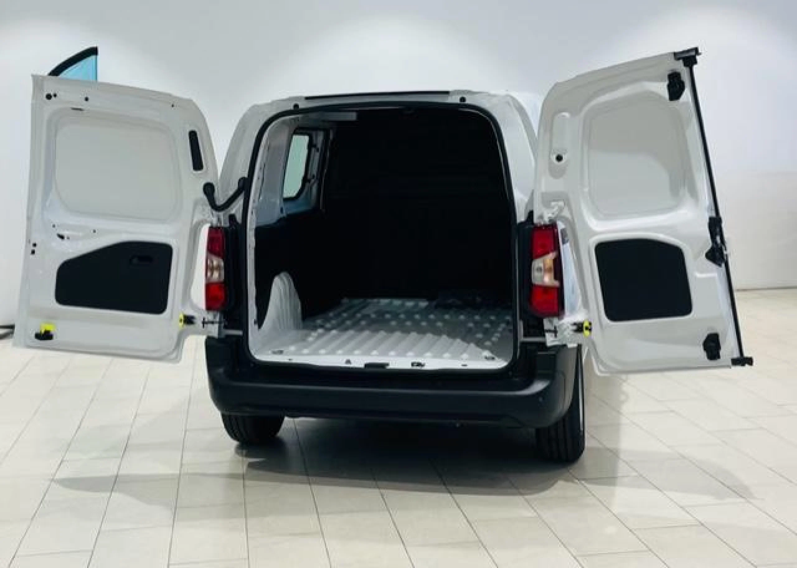 OPEL COMERCIALES COMBO COMBO CARGO L 650KG DIESEL 1.5 100HP S/S MT E6.4 - Foto 8