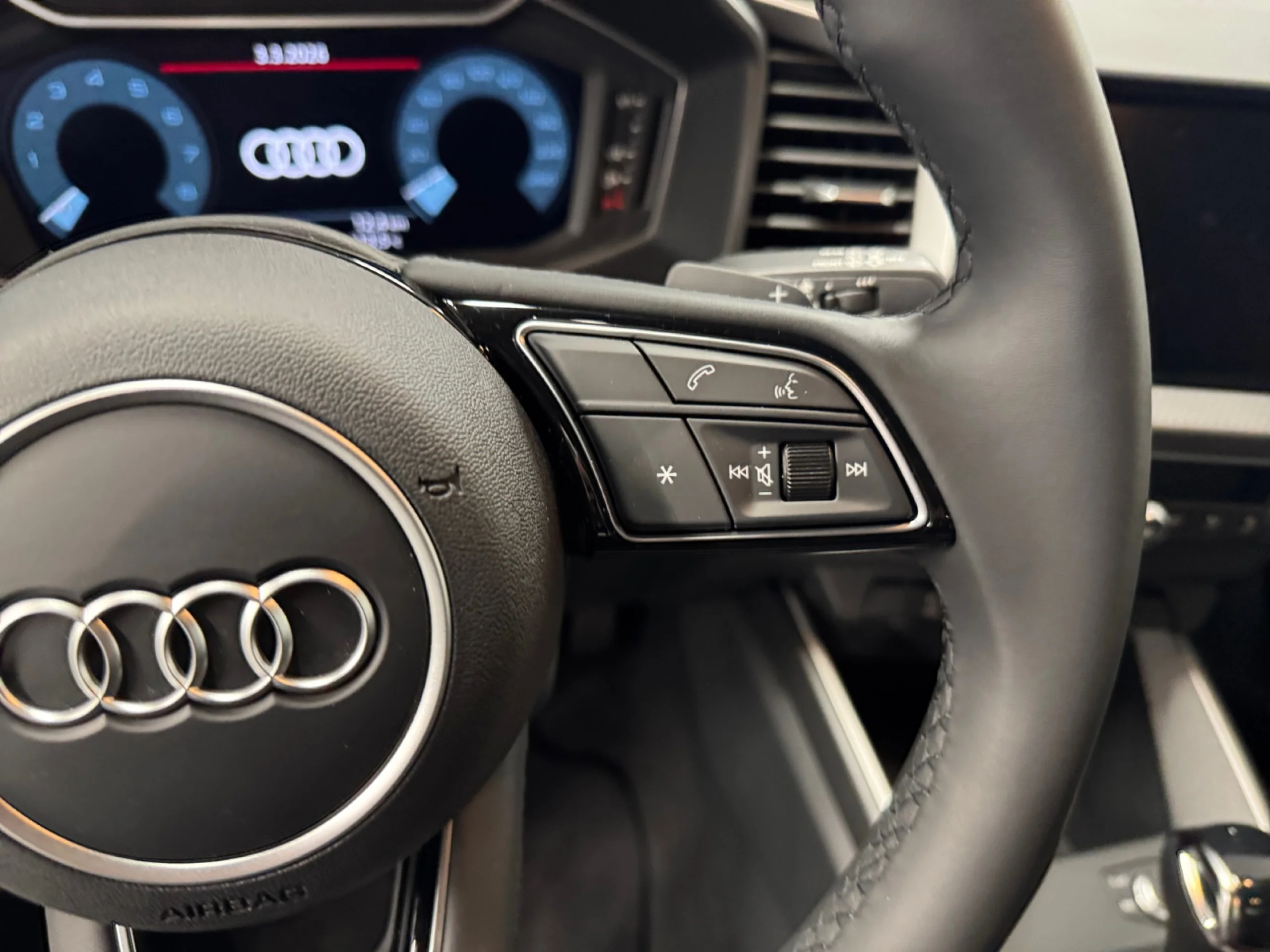 AUDI A1 SPORTBACK ADRENAL BLACK 30TFSI 85KW S TR - Foto 10