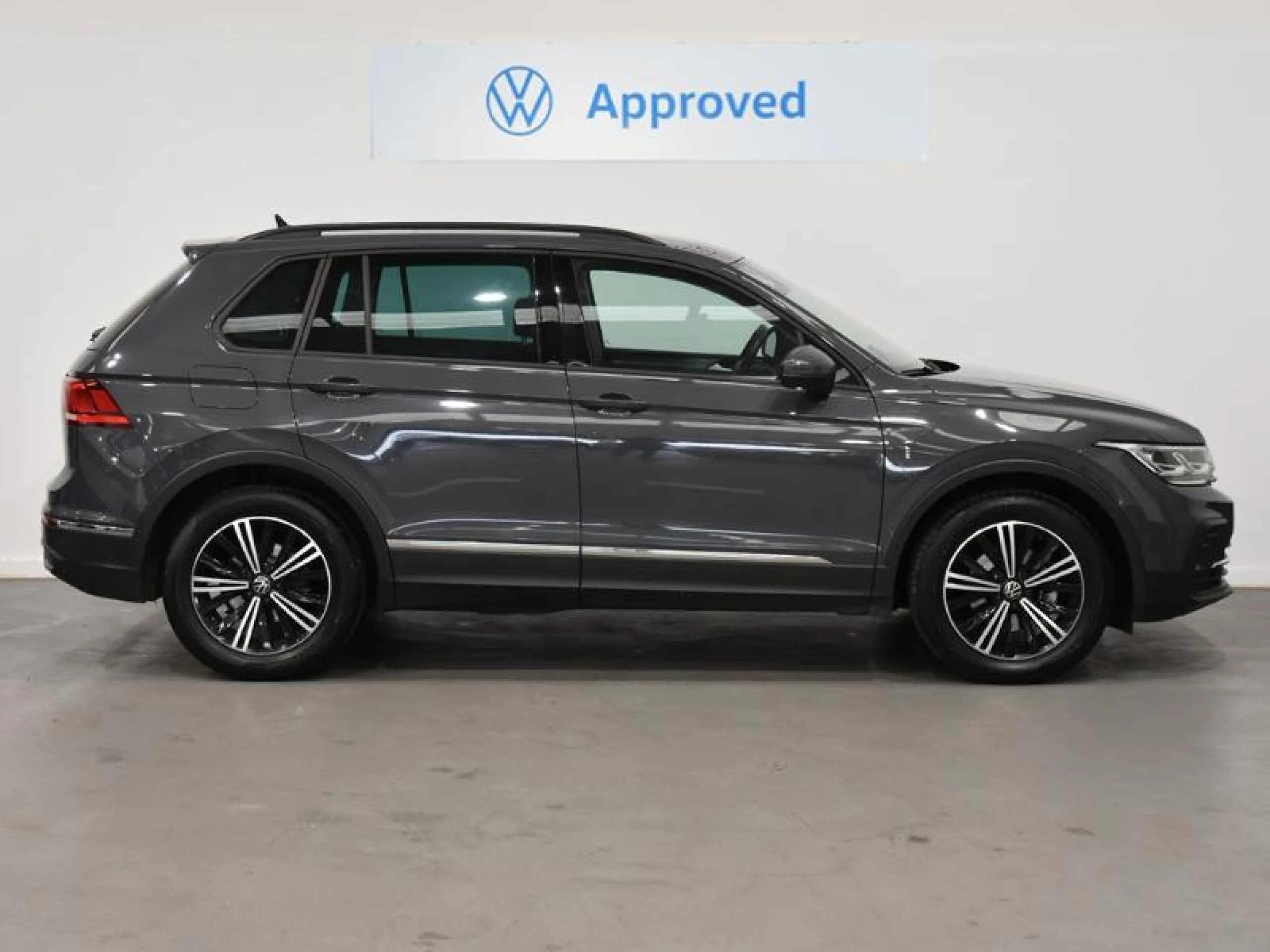 VOLKSWAGEN TIGUAN LIFE 2.0 TDI 110KW (150CV) DSG - Foto 3