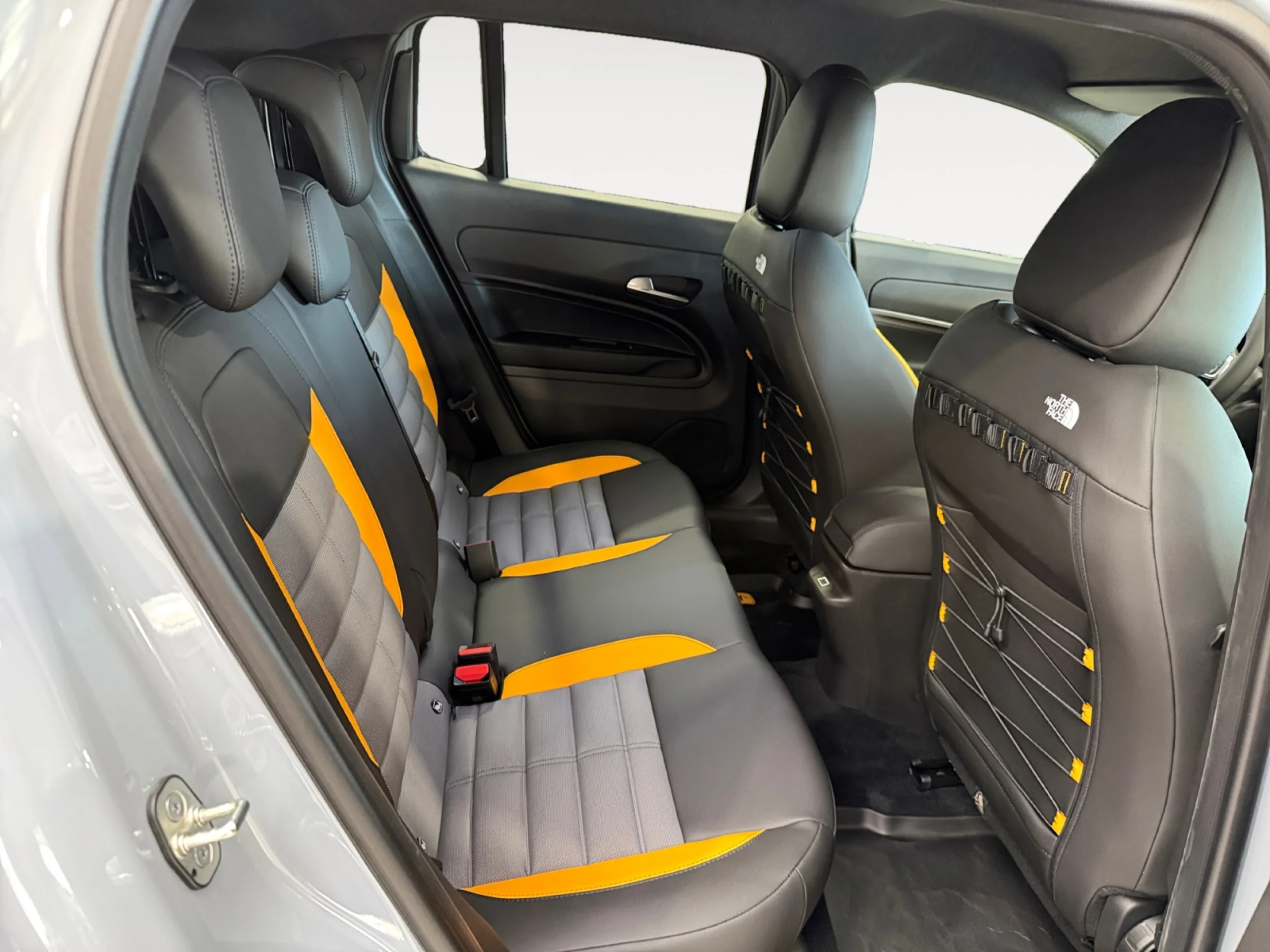 JEEP AVENGER 1.2 EHYBRID 4XE 145CV T. NORTH FACE - Foto 6