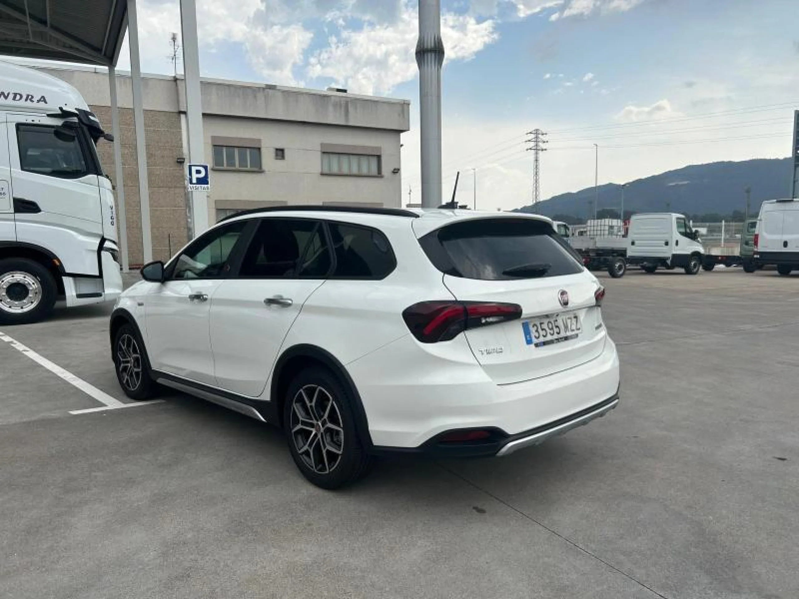 FIAT TIPO TIPO STATION WAGON MY23 TIPO SW RED 1.5 HYBRID 97KW (130CV) DCT - Foto 4