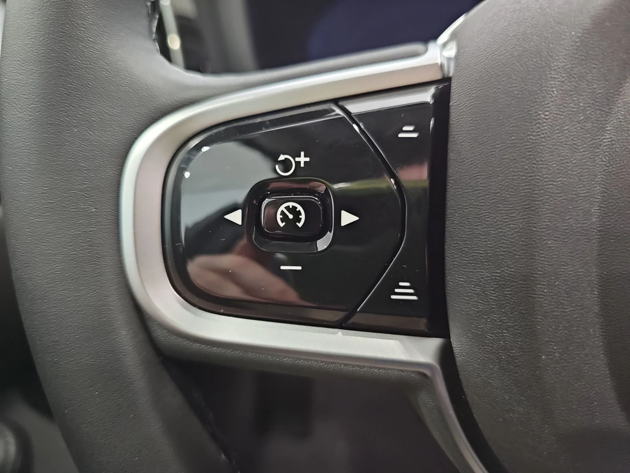 VOLVO V60 2.0 B4 (G) MHEV PLUS DARK AUTO - Foto 12