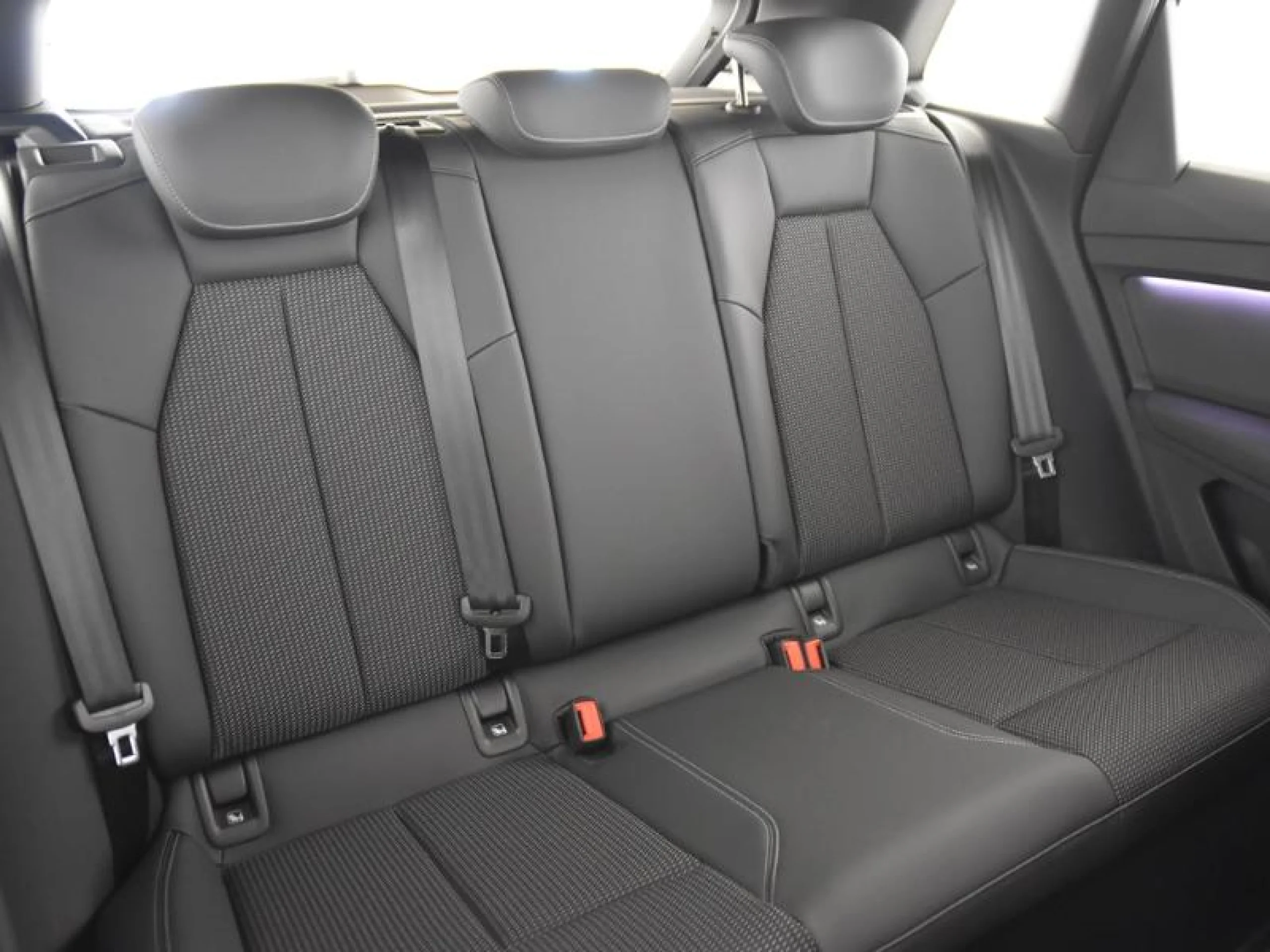 AUDI Q4 GENUINE EDITION 45 E TRON 210KW 82KWH - Foto 6