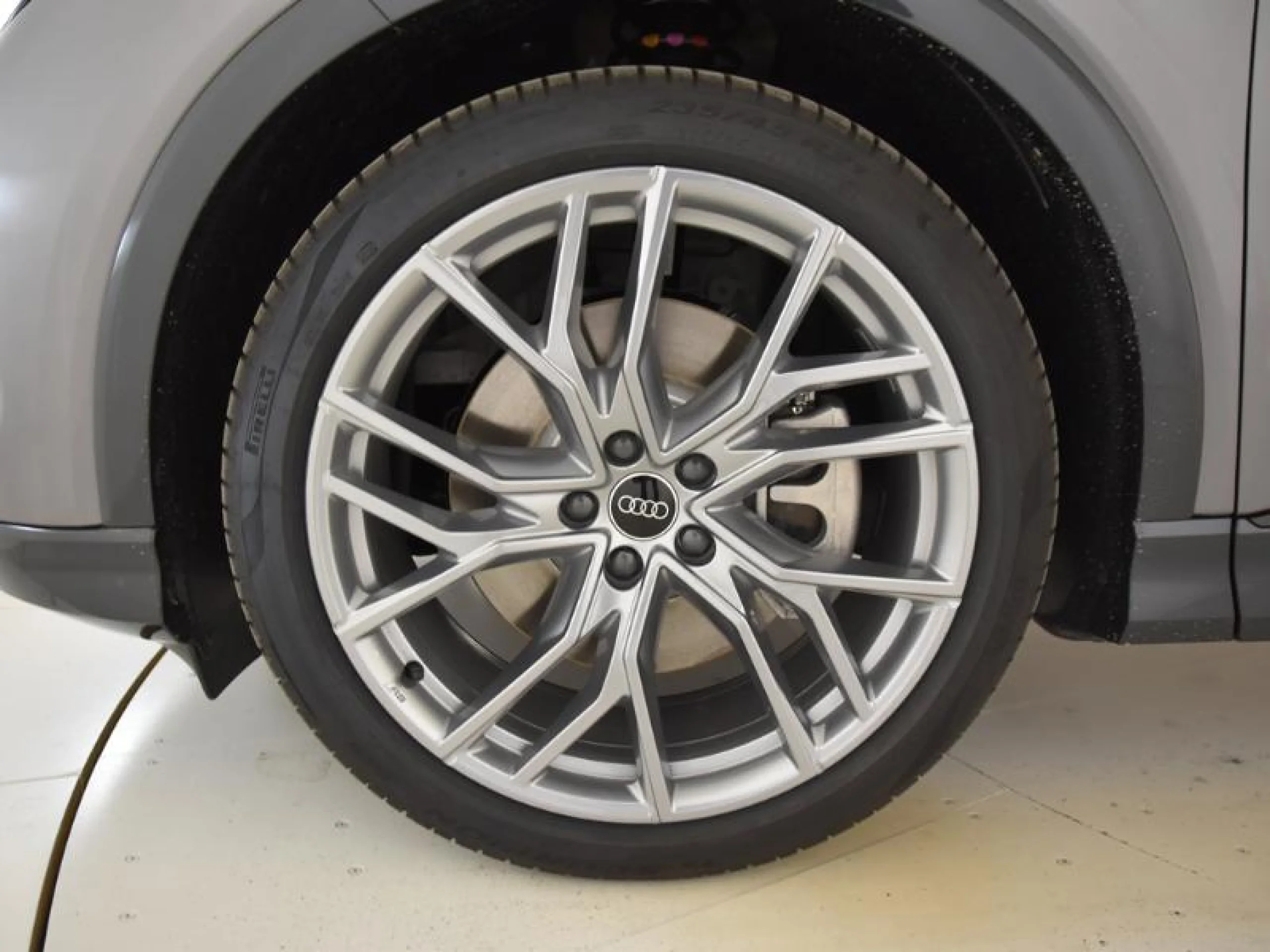 AUDI Q4 GENUINE EDITION 45 E TRON 210KW 82KWH - Foto 8