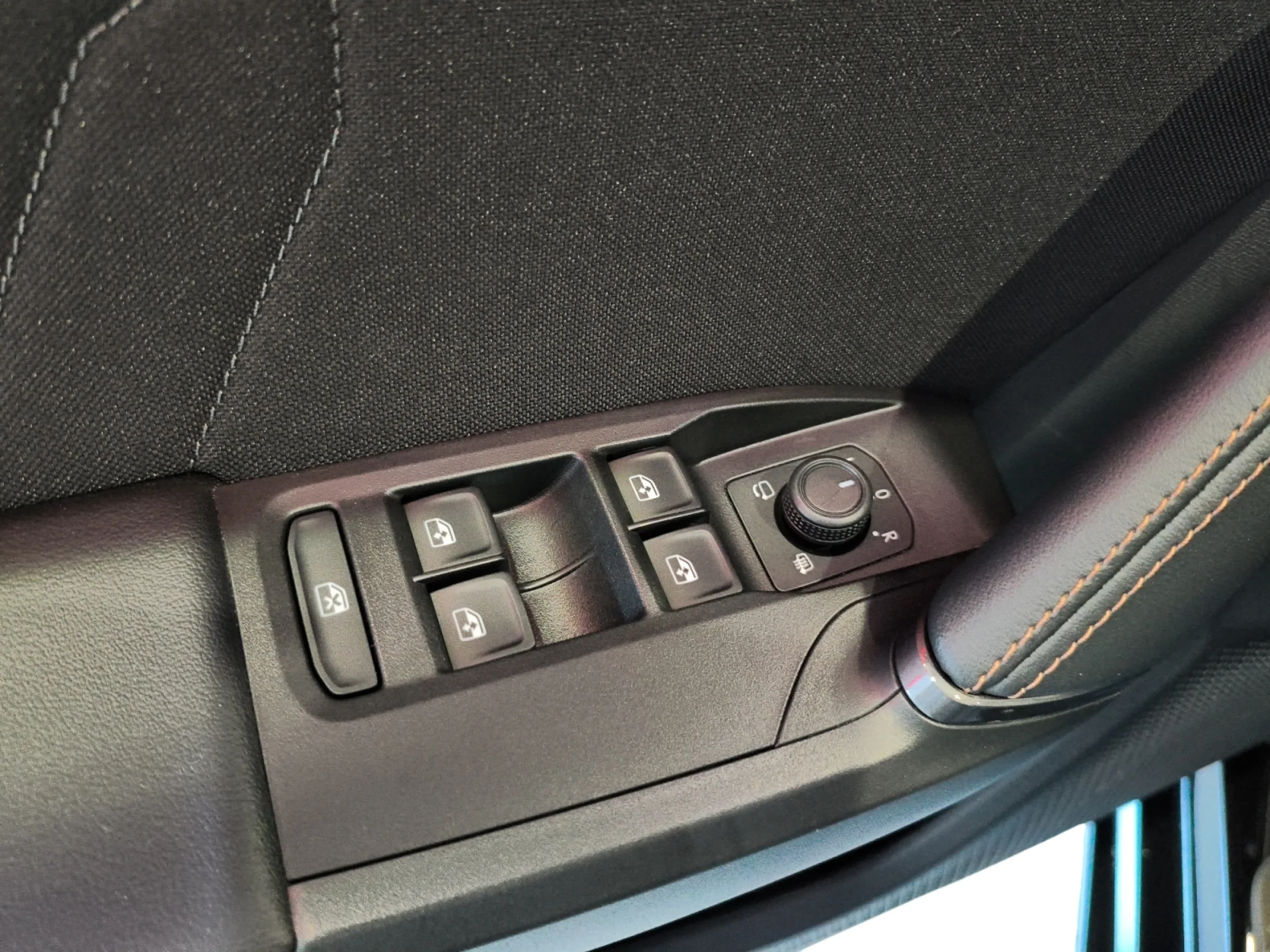 CUPRA LEON 1.5 ETSI 110KW (150CV) DSG - Foto 9