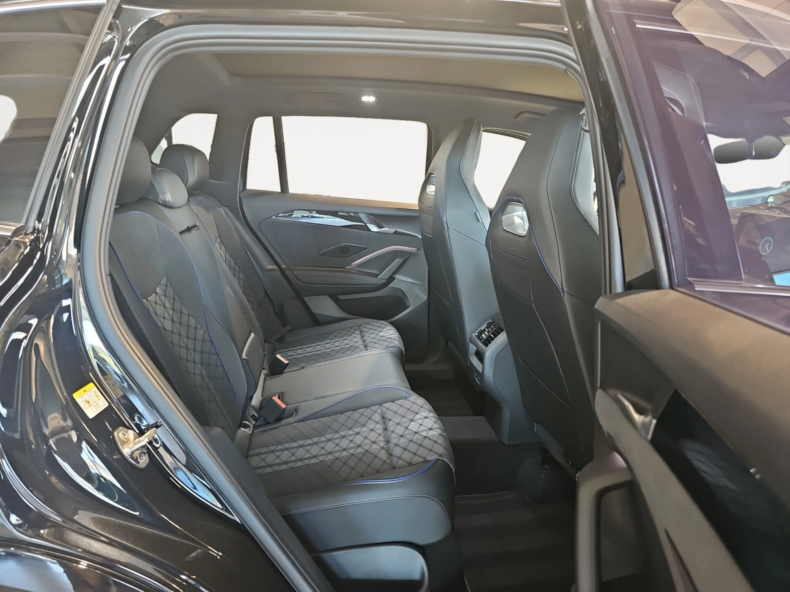 VOLKSWAGEN TIGUAN TIGUAN R LINE  2.0 TDI 4MOTION 142 KW (193 CV)  AUTOMÁTICO DSG 7 VEL. - Foto 6